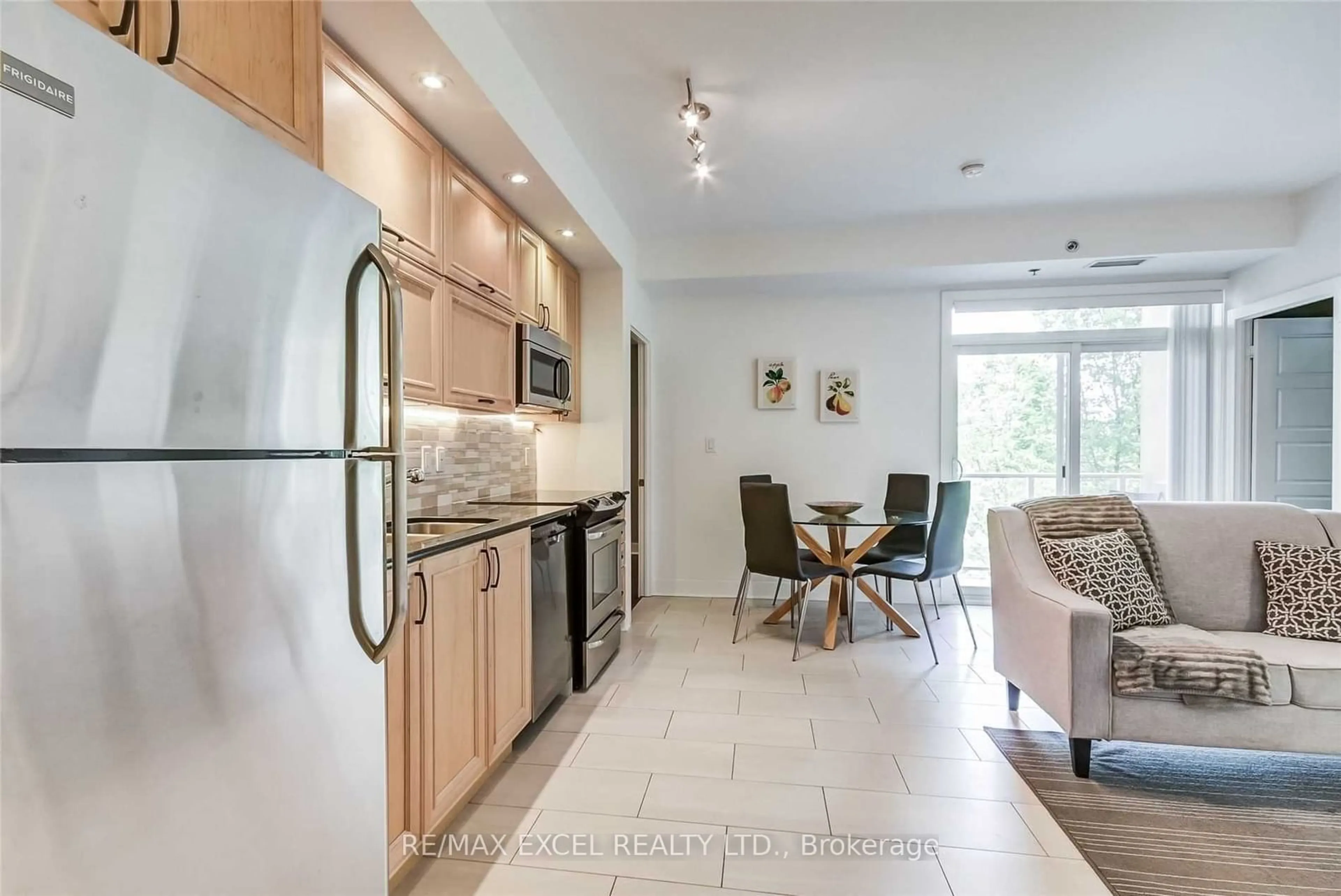 Open concept kitchen for 28 Prince Regent St #241, Markham Ontario L6C 0V5