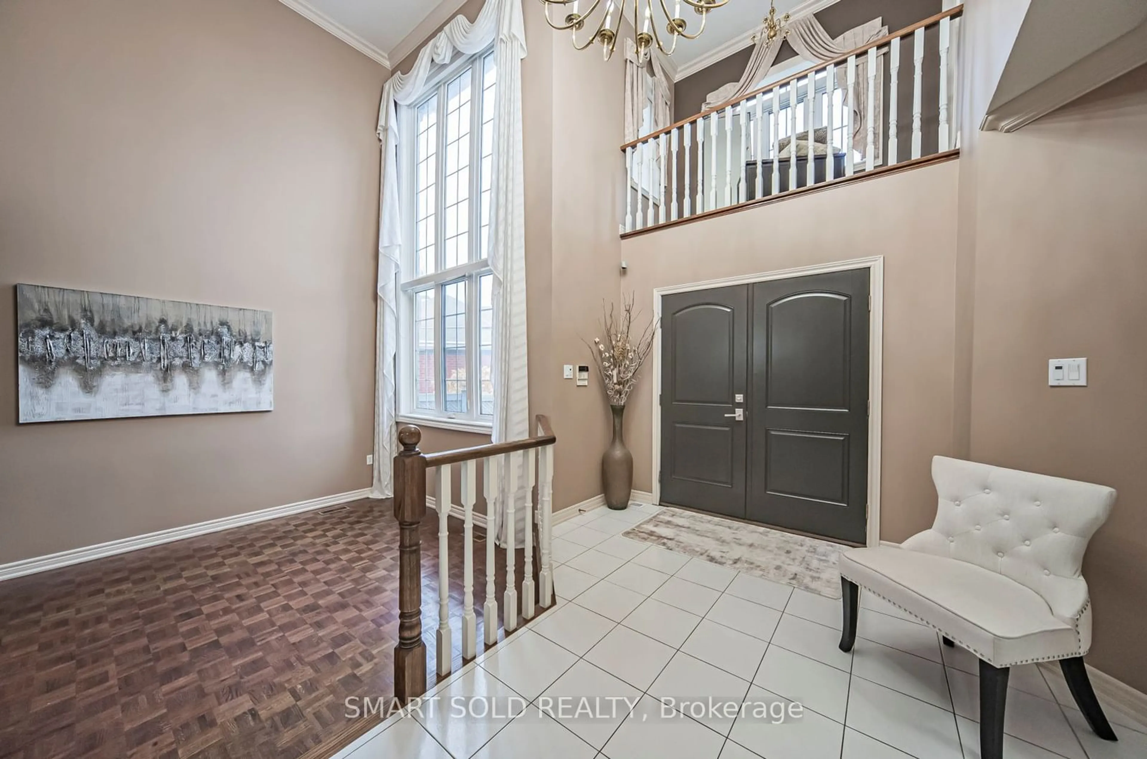 Indoor entryway, wood floors for 58 Helmsdale Ave, Vaughan Ontario L6A 2G5