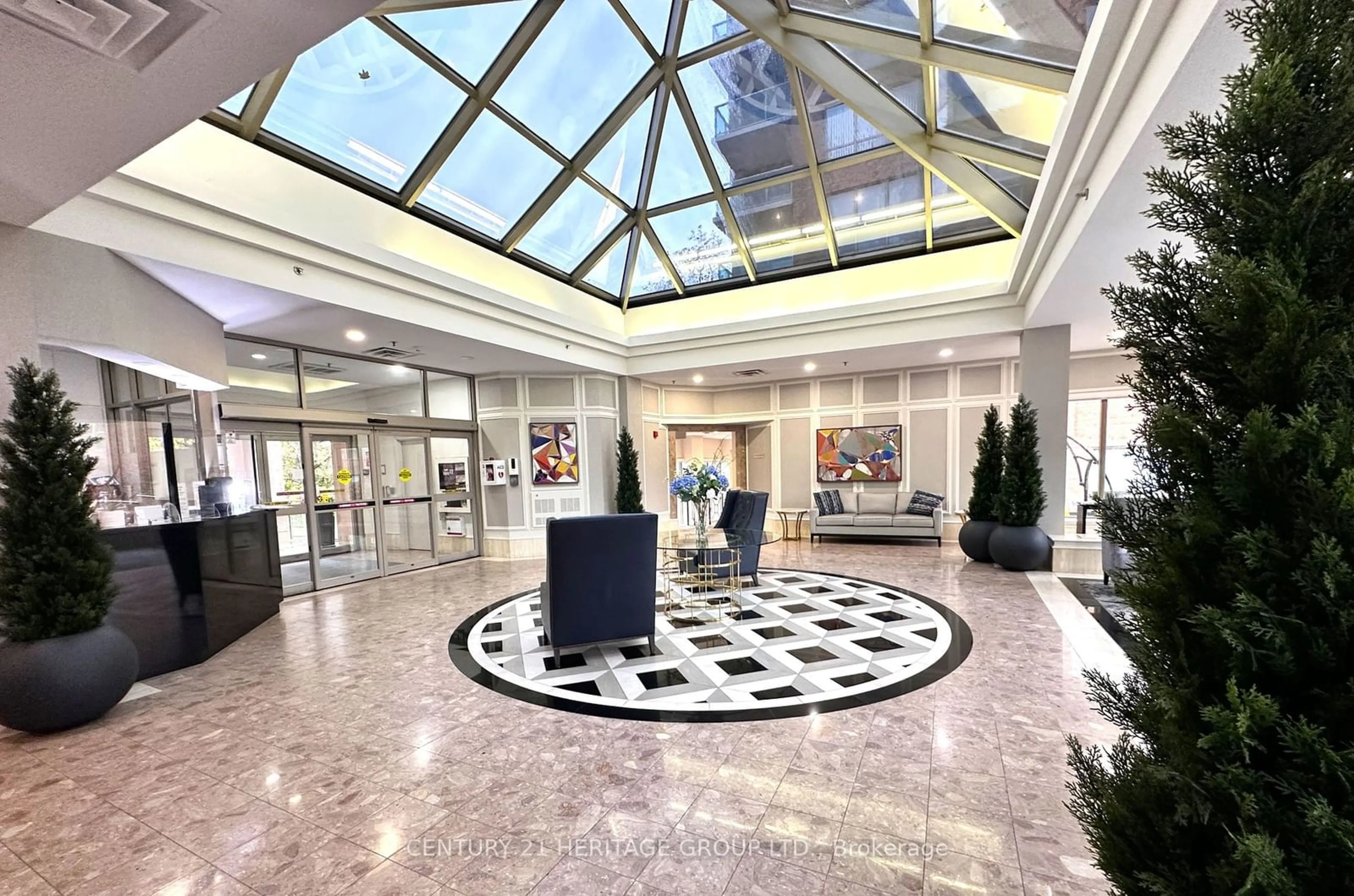 Indoor lobby, ceramic floors for 14924 Yonge St #504, Aurora Ontario L4G 6H7