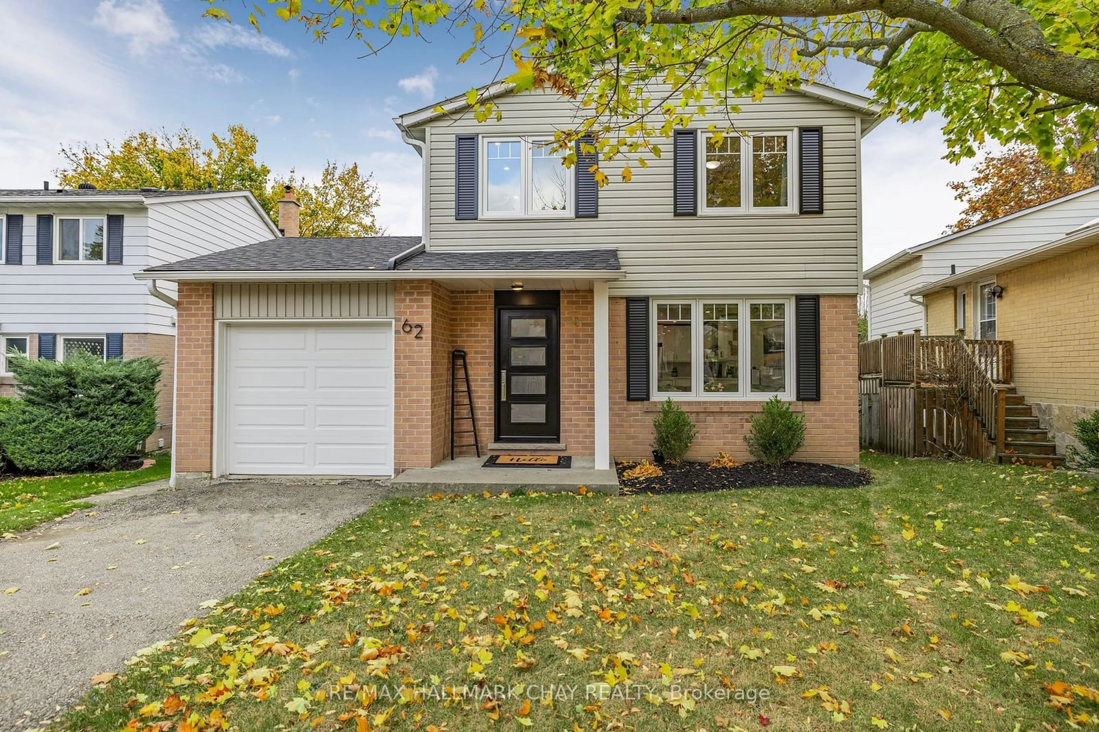 Frontside or backside of a home, the street view for 62 Simpson Rd, Newmarket Ontario L3Y 5E4