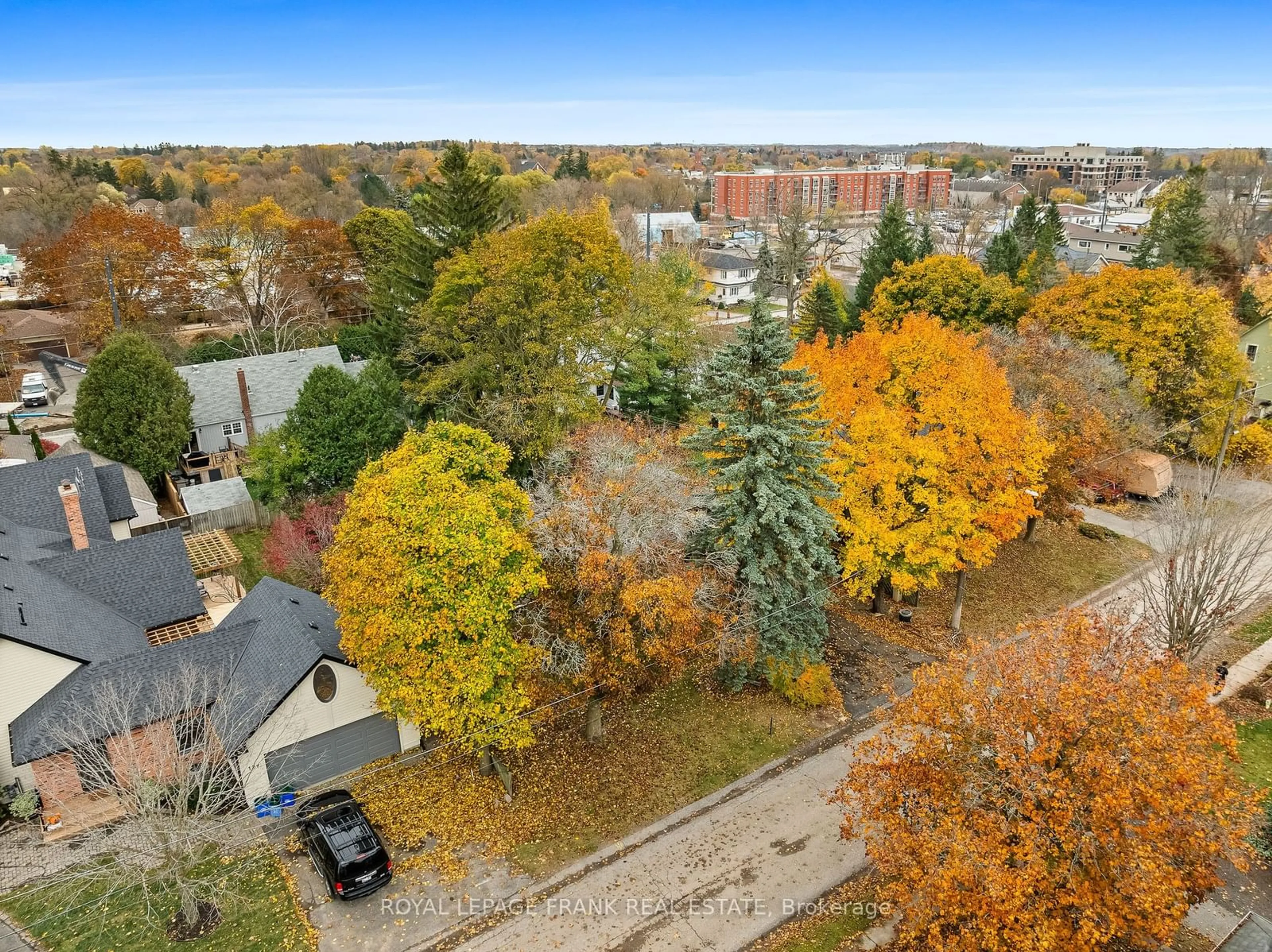 A pic from exterior of the house or condo, the street view for 119 Albert St, Whitchurch-Stouffville Ontario L4A 1B2