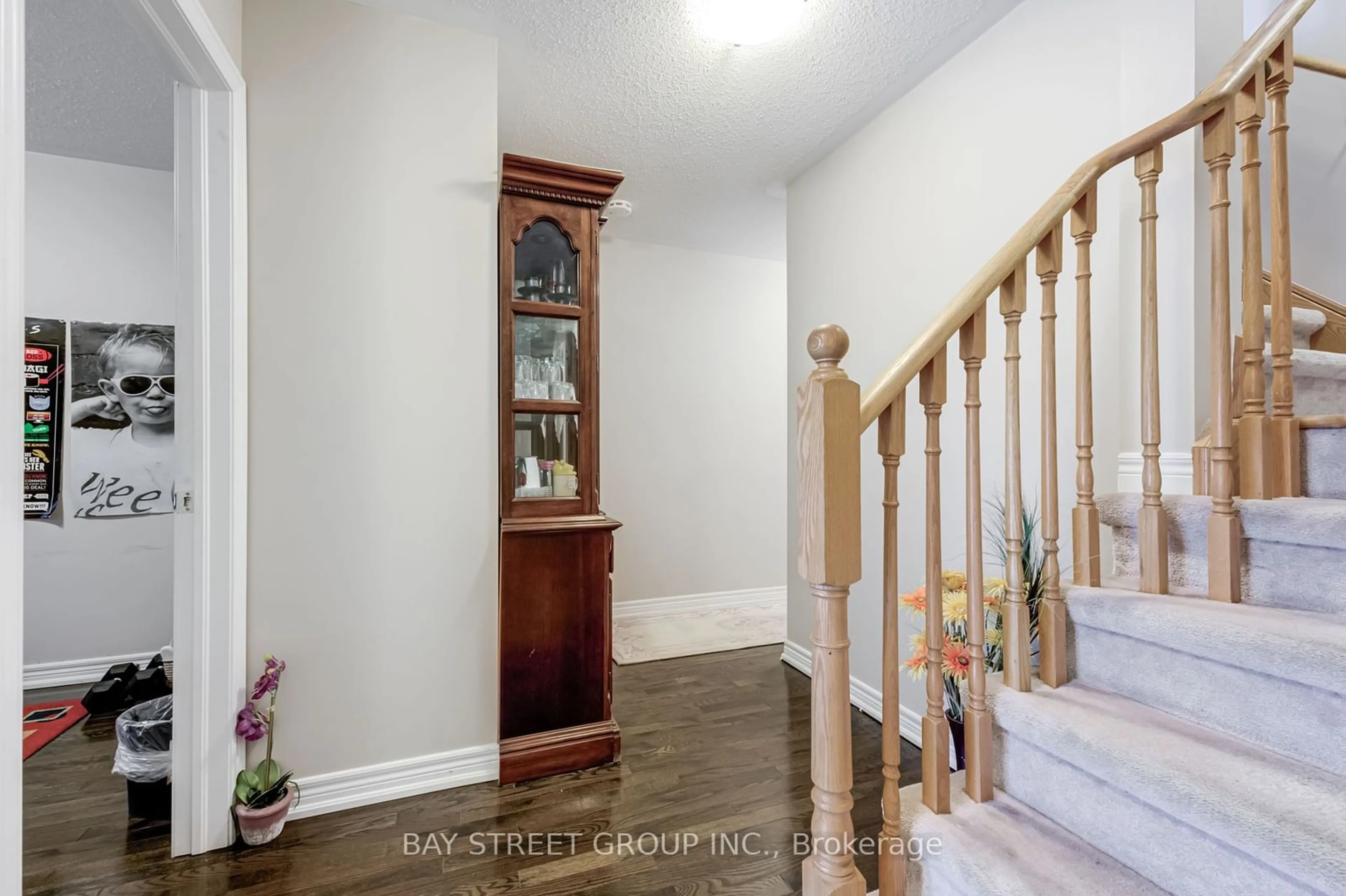 Indoor entryway, wood floors for 9958 McCowan Rd, Markham Ontario L6C 0N1