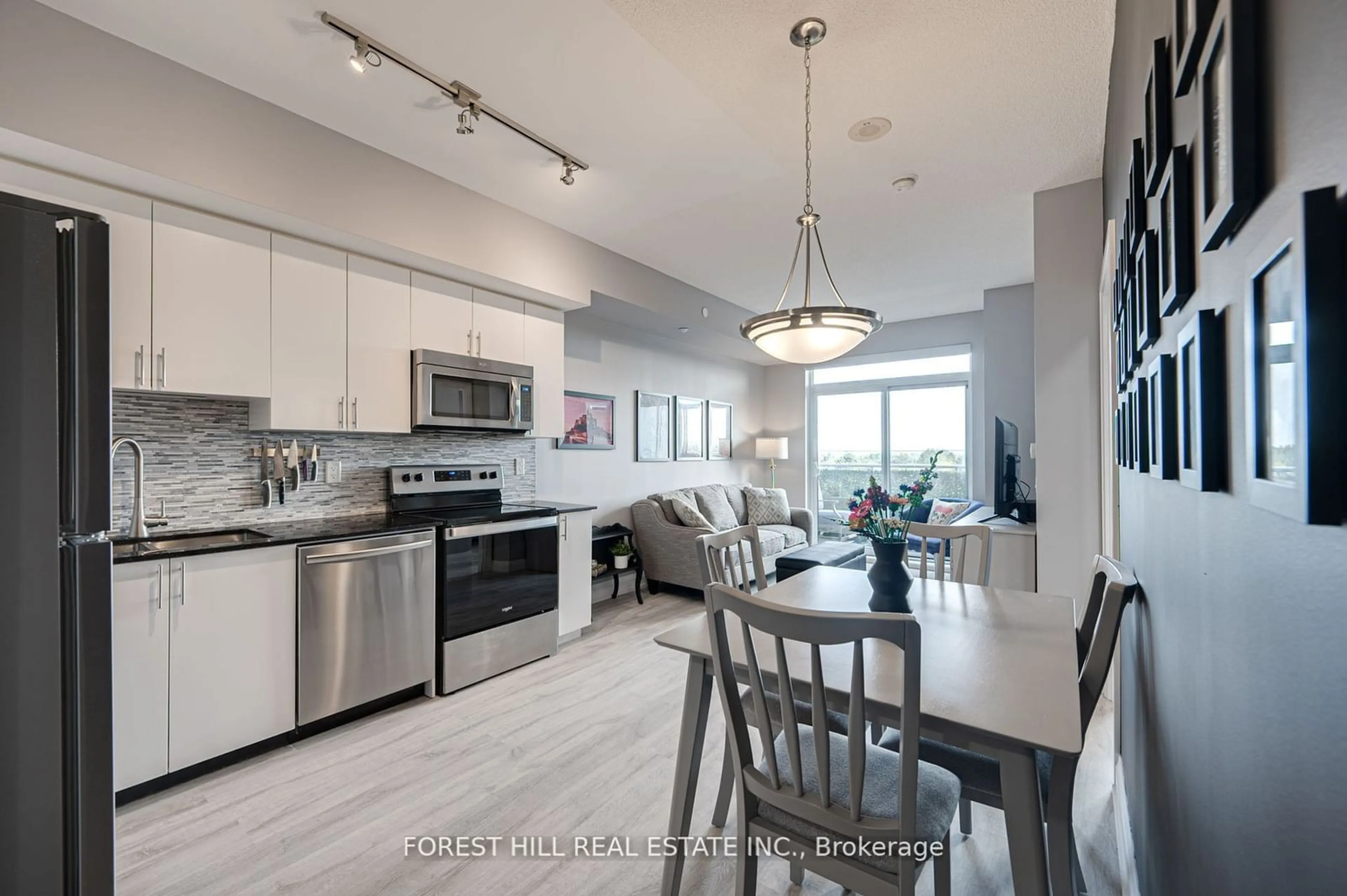 Open concept kitchen for 7900 Bathurst St #514, Vaughan Ontario L4J 0J9