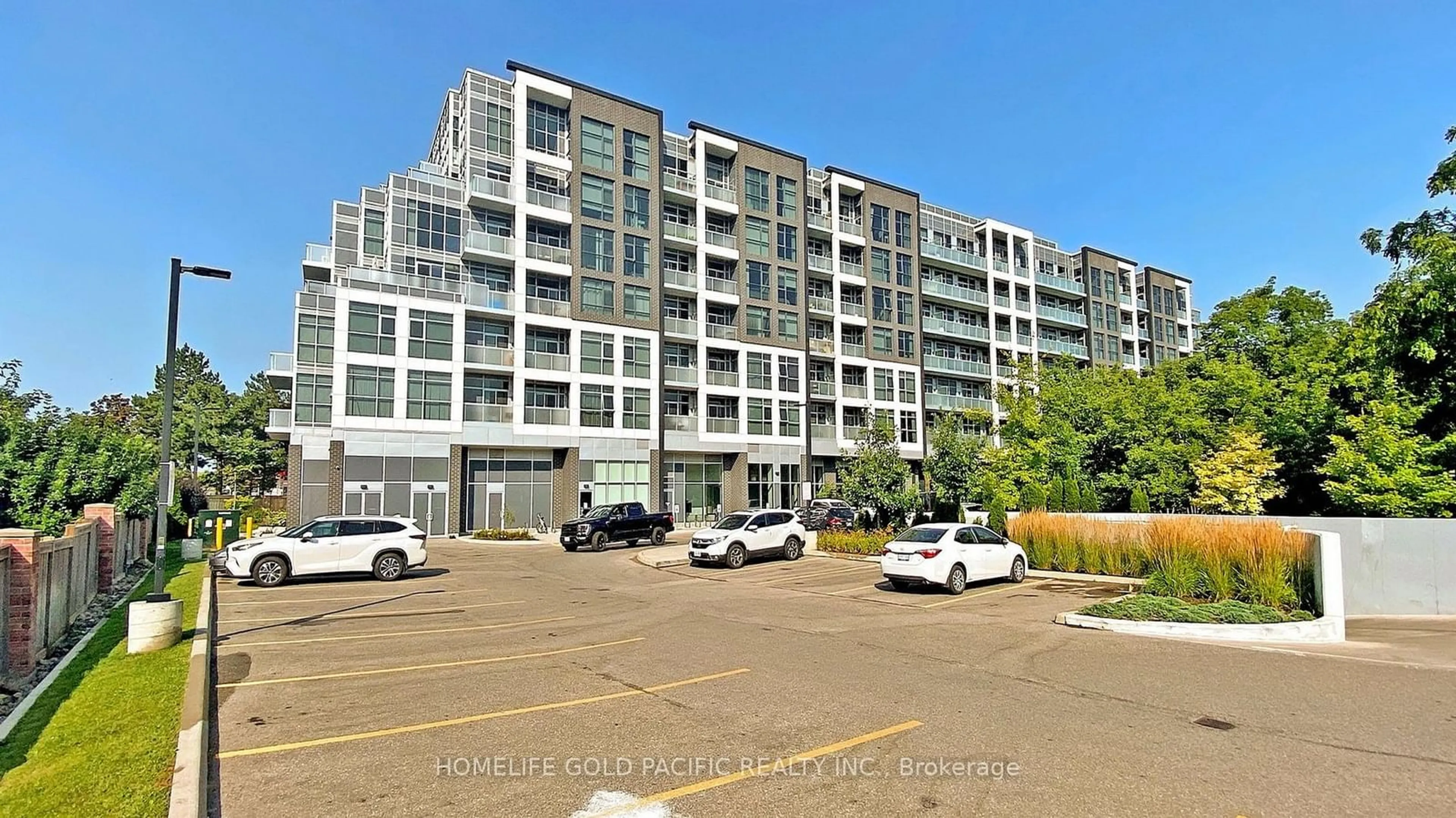 A pic from exterior of the house or condo, the street view for 8763 Bayview Ave #716, Richmond Hill Ontario L4B 3V1