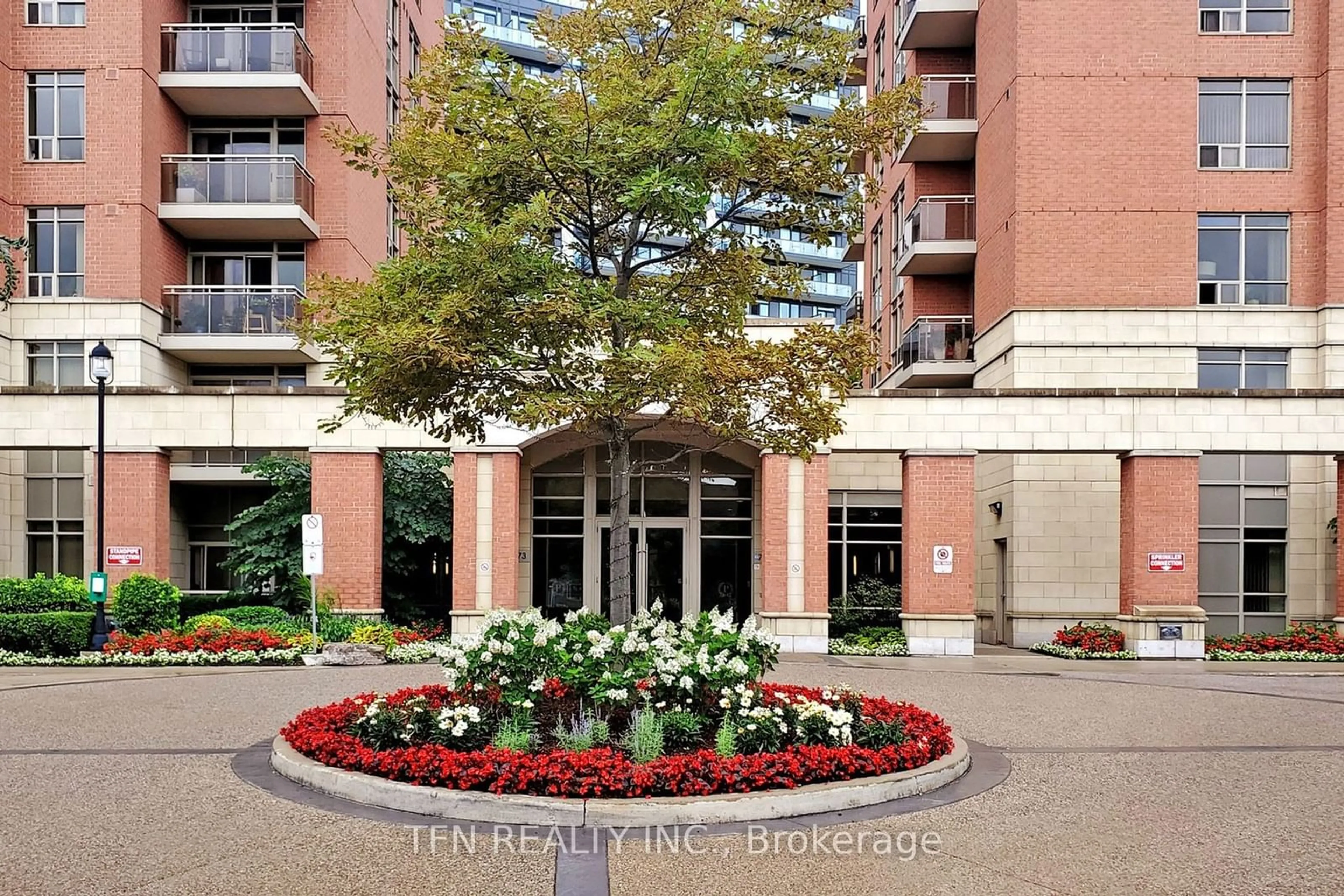 Indoor foyer, unknown floor for 75 King William Cres #LPH13, Richmond Hill Ontario L4B 0C1