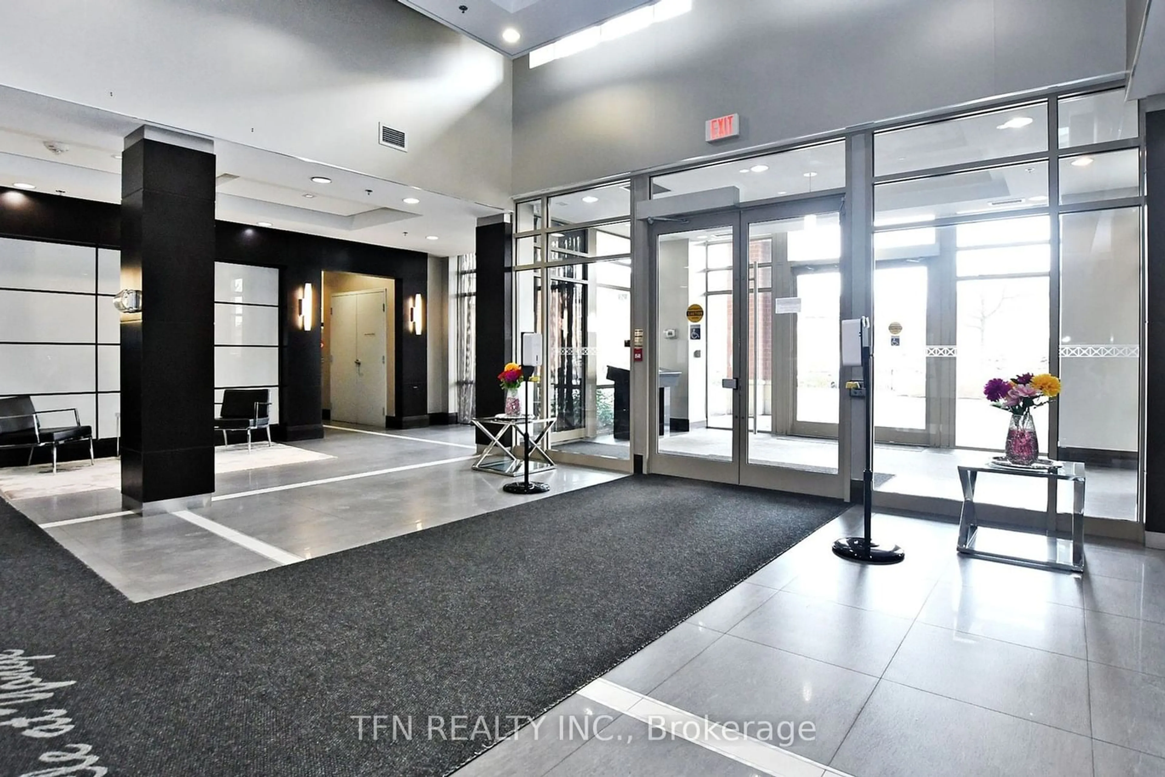 Indoor lobby for 75 King William Cres #LPH13, Richmond Hill Ontario L4B 0C1