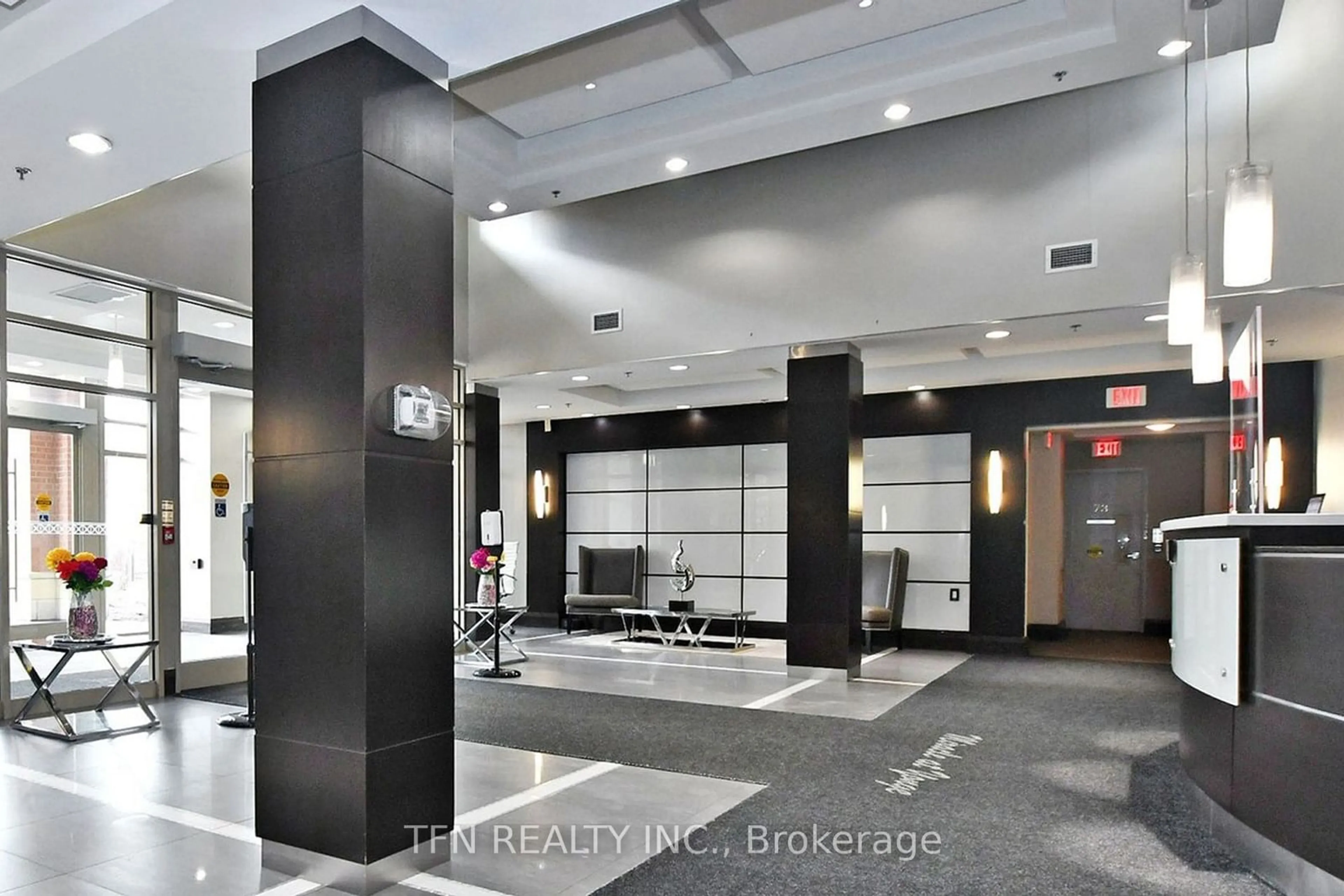 Indoor lobby, ceramic floors for 75 King William Cres #LPH13, Richmond Hill Ontario L4B 0C1