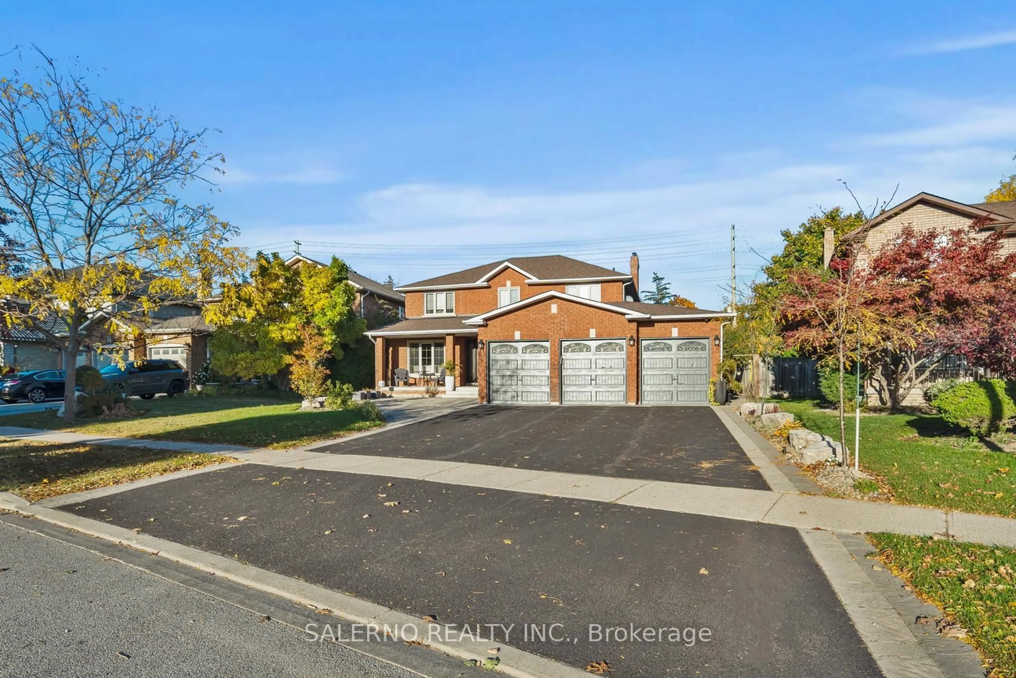 Frontside or backside of a home, the street view for 11 Calgary Gdns, Vaughan Ontario L4L 8B2