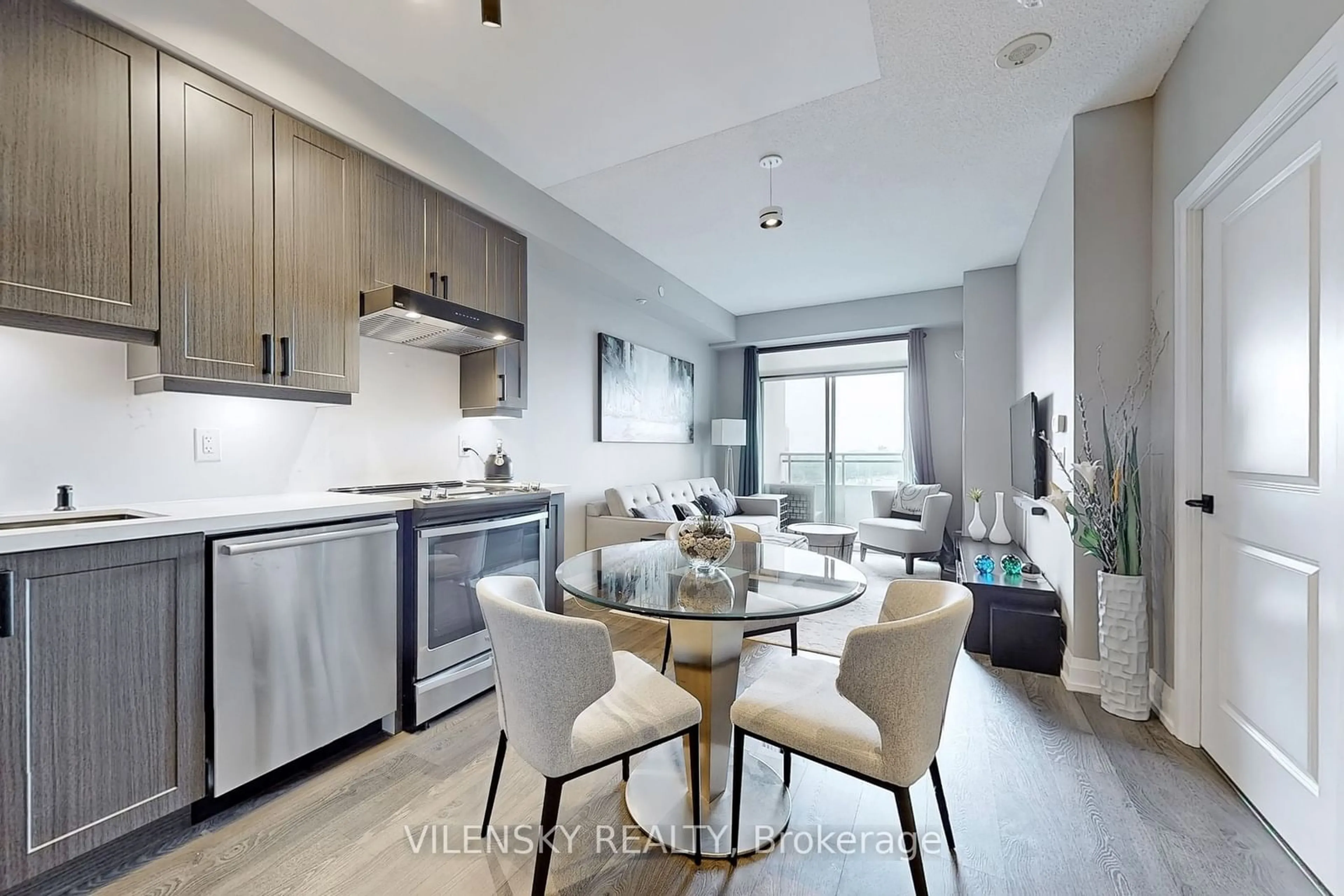 Open concept kitchen for 7890 Bathurst St #905, Vaughan Ontario L4J 0J9