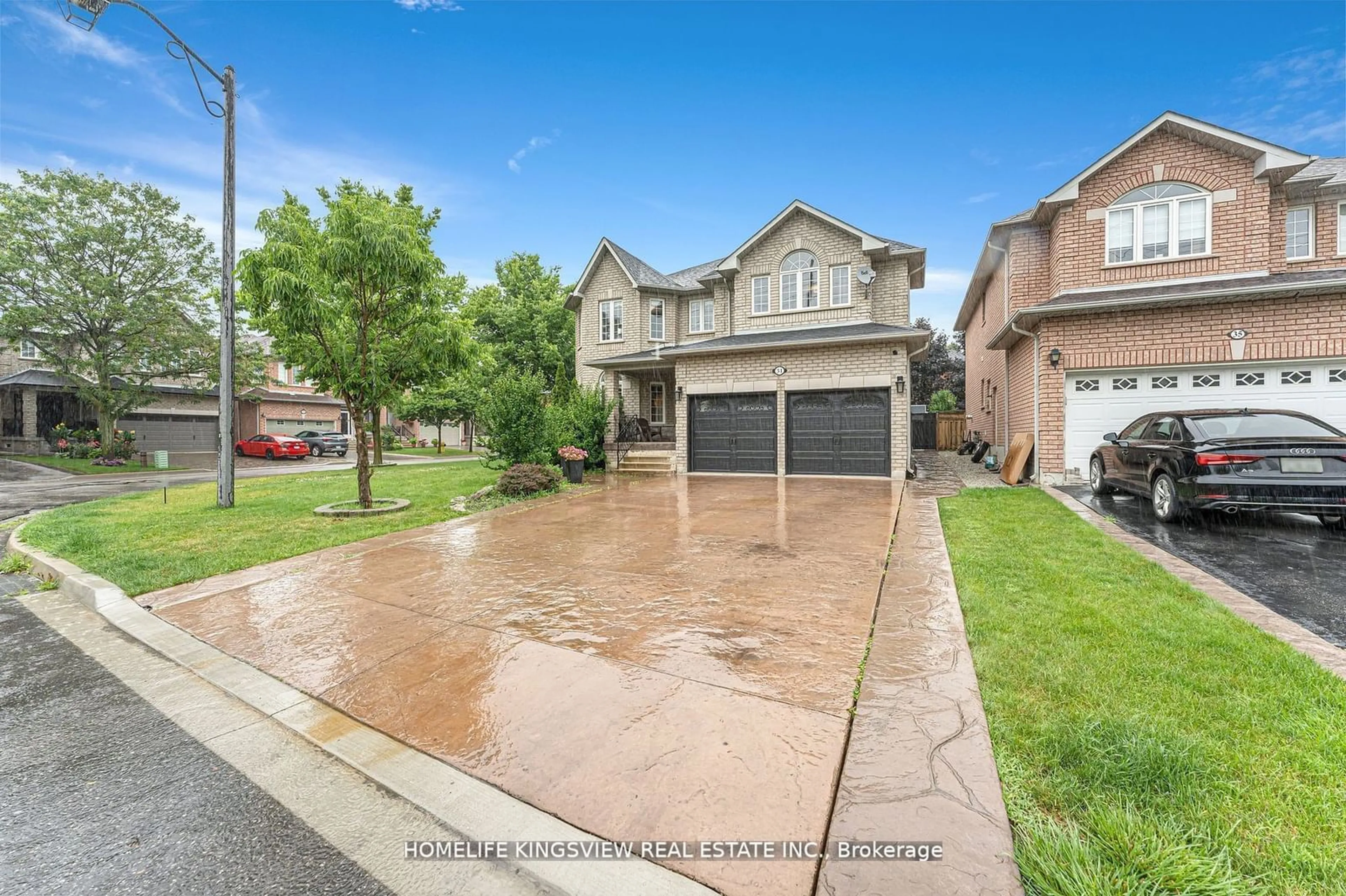 Frontside or backside of a home, the street view for 31 Blue Diamond Terr, Vaughan Ontario L4H 2G3