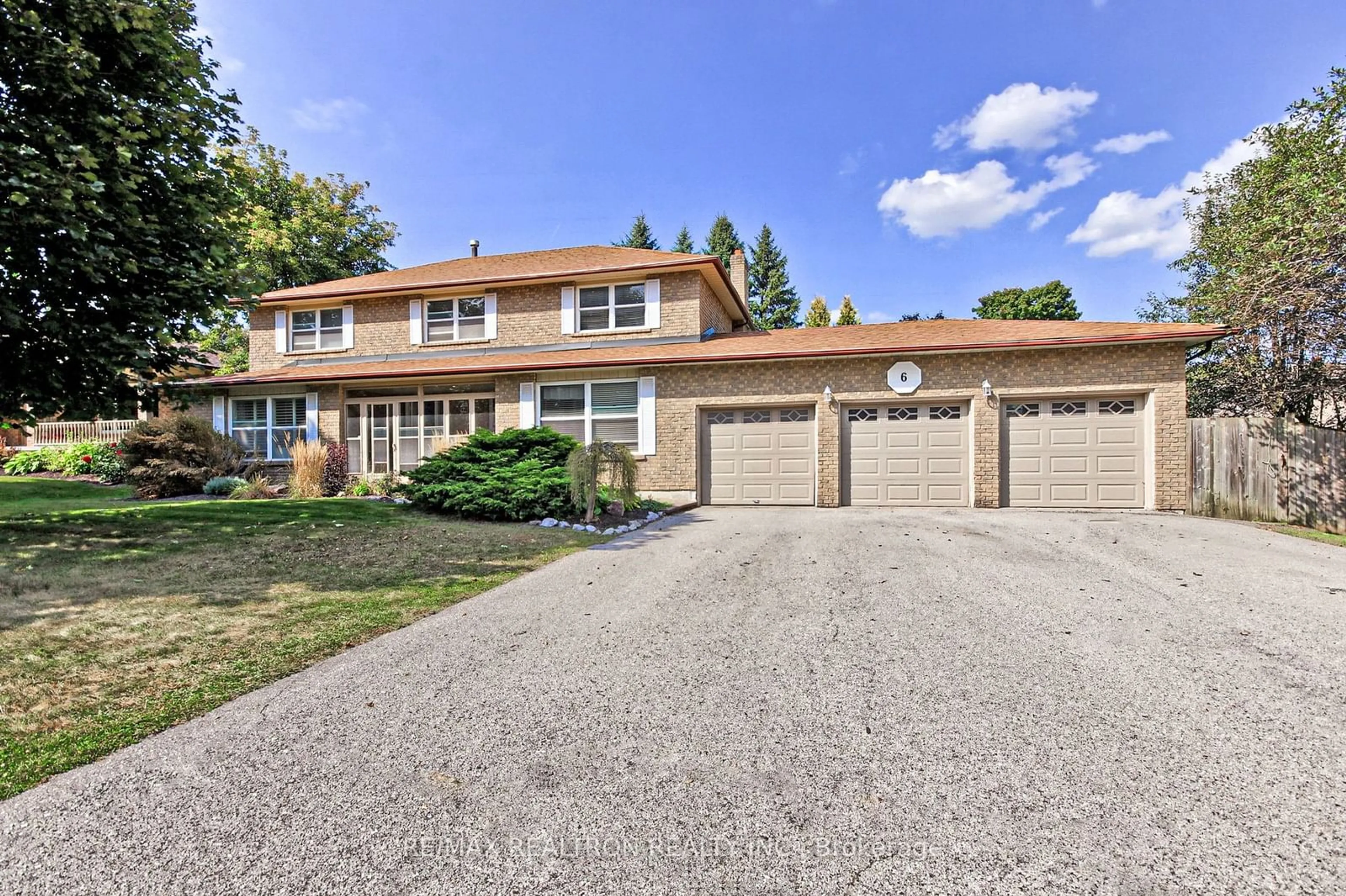 A pic from exterior of the house or condo, the street view for 6 Jennifer Cres, East Gwillimbury Ontario L0G 1V0