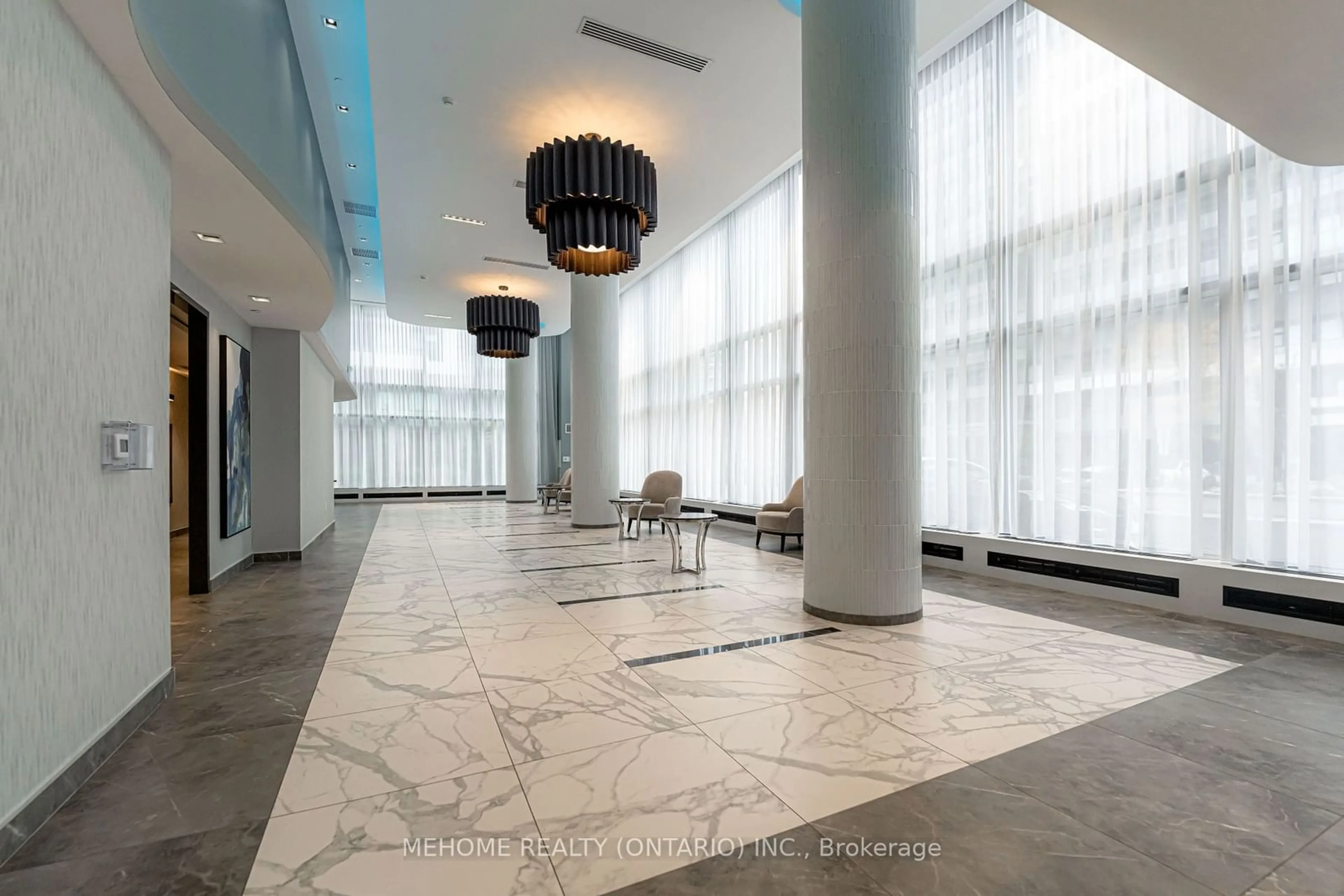 Indoor lobby, ceramic floors for 95 Oneida Cres #609, Richmond Hill Ontario L4B 0H5