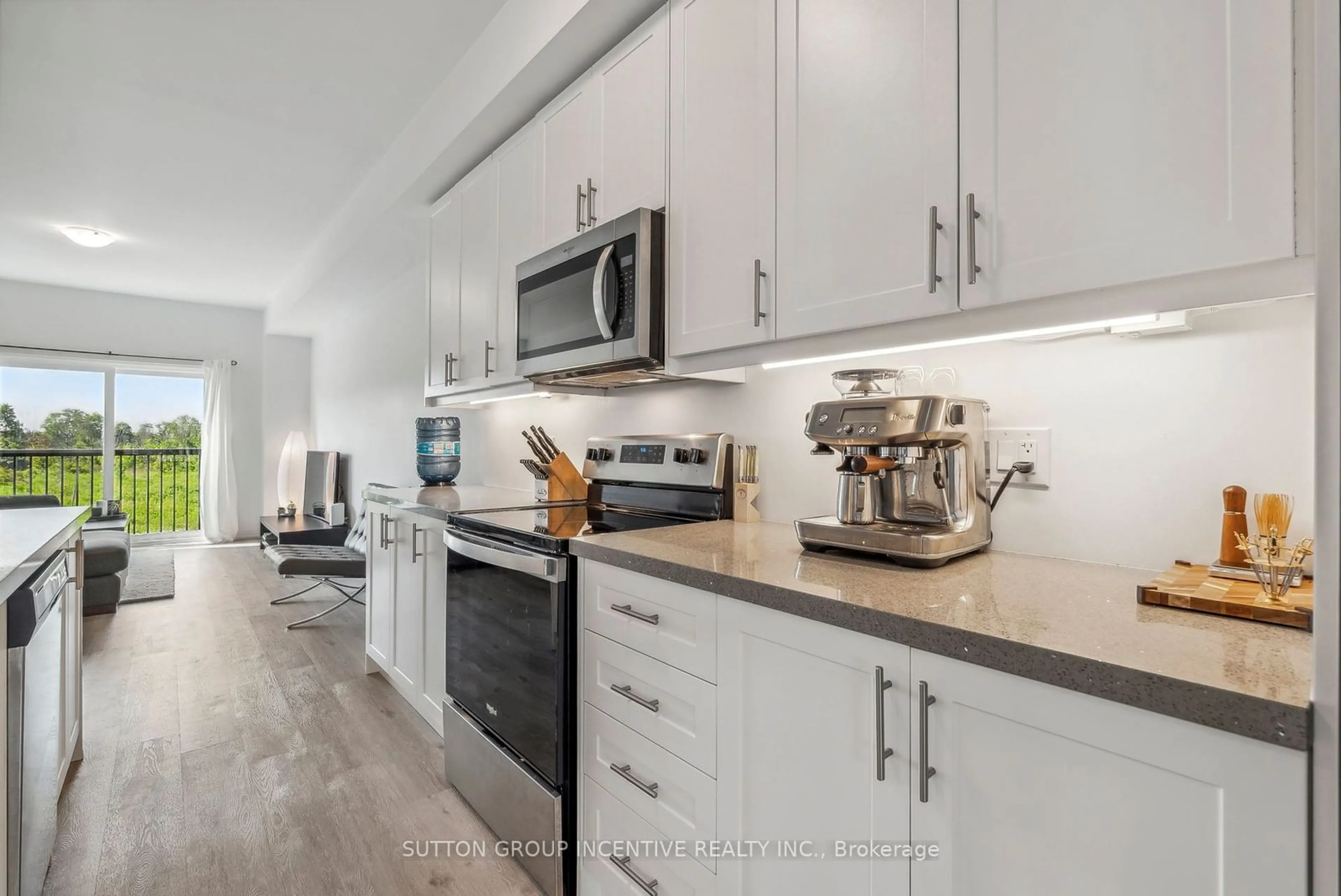 Open concept kitchen for 1495 Purchase Pl, Innisfil Ontario L0L 1W0