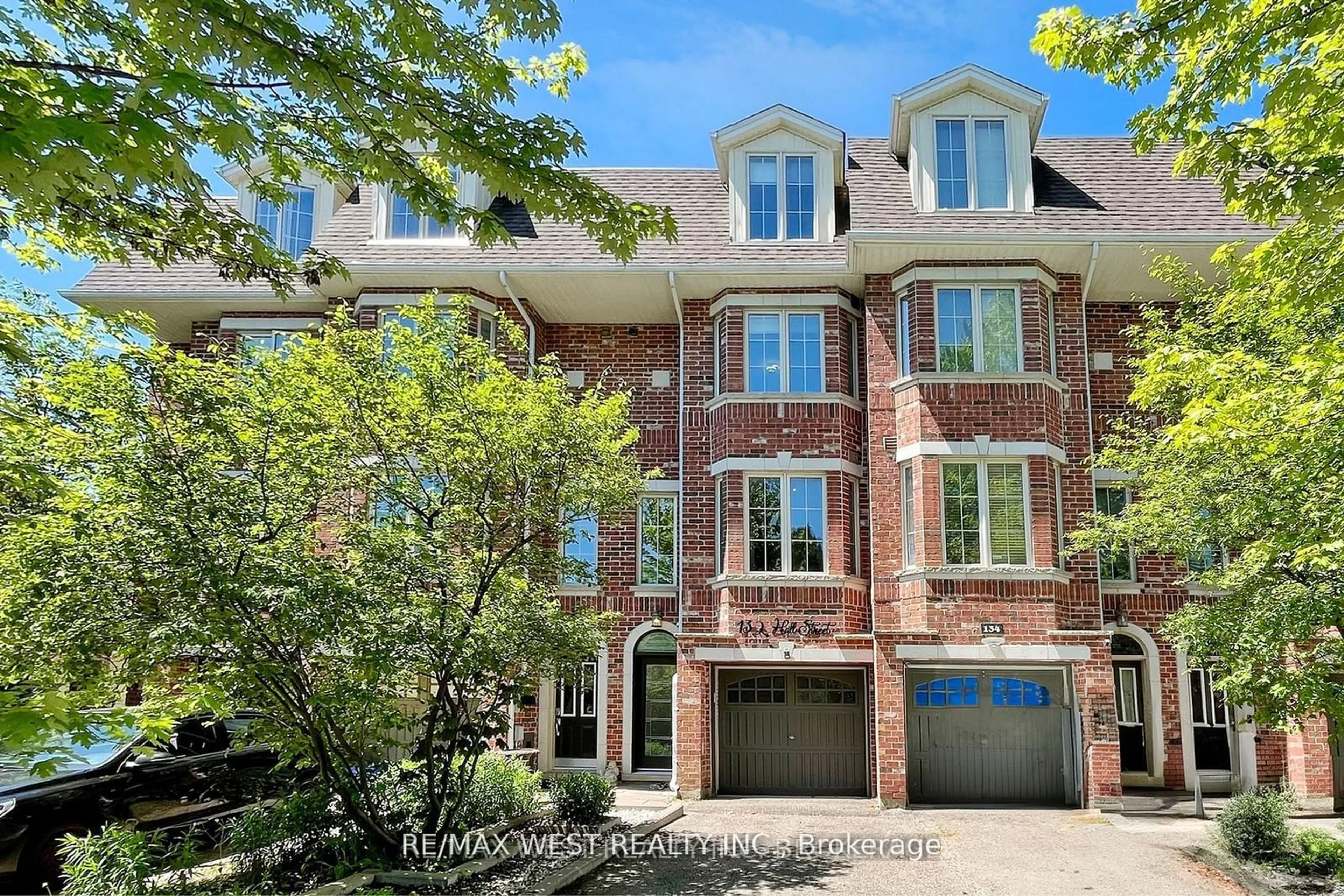 Home with brick exterior material for 132 Hall St, Richmond Hill Ontario L4C 4N9