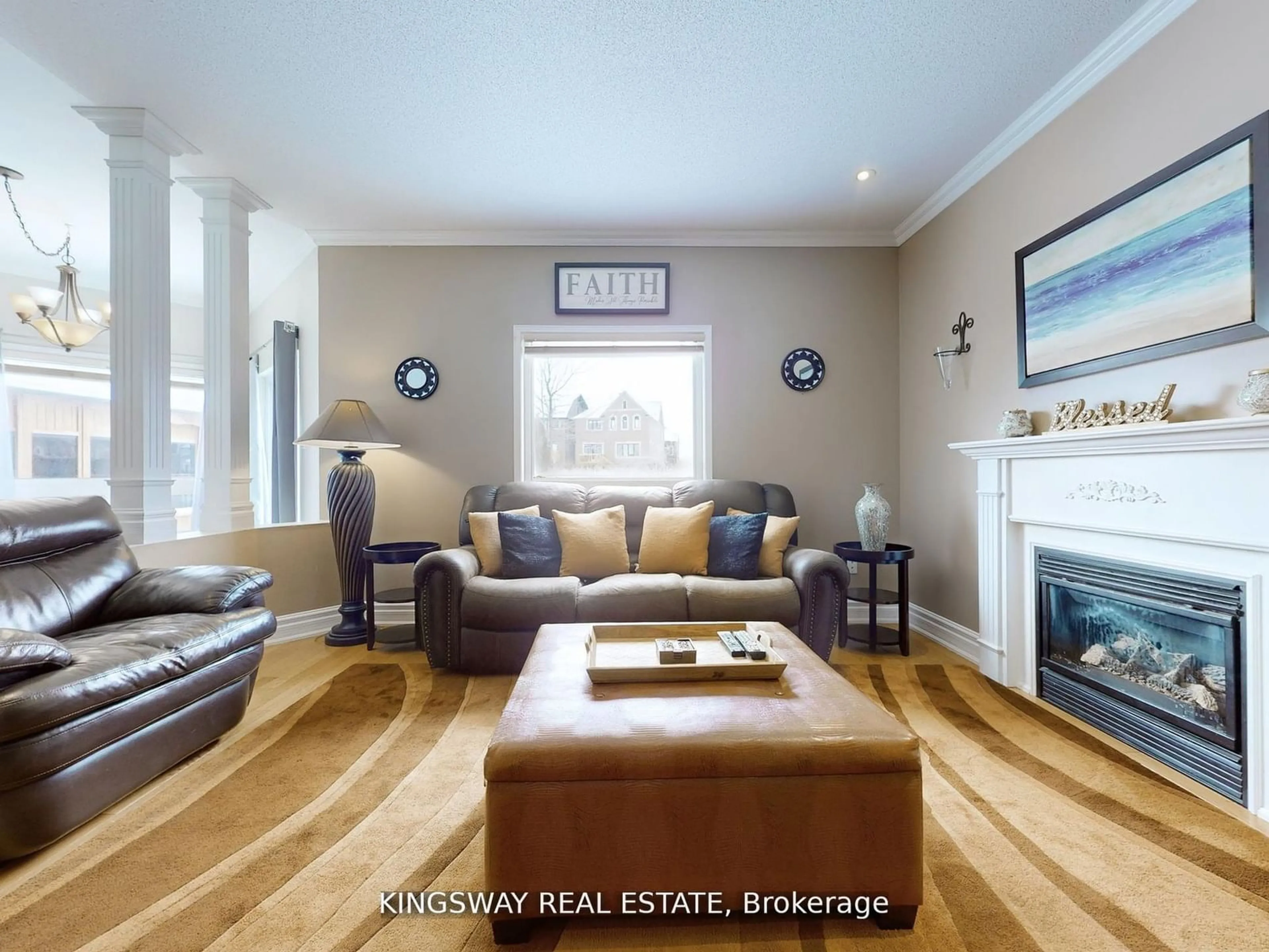 Living room, wood floors for 1970 Mill St, Innisfil Ontario L9S 2A3