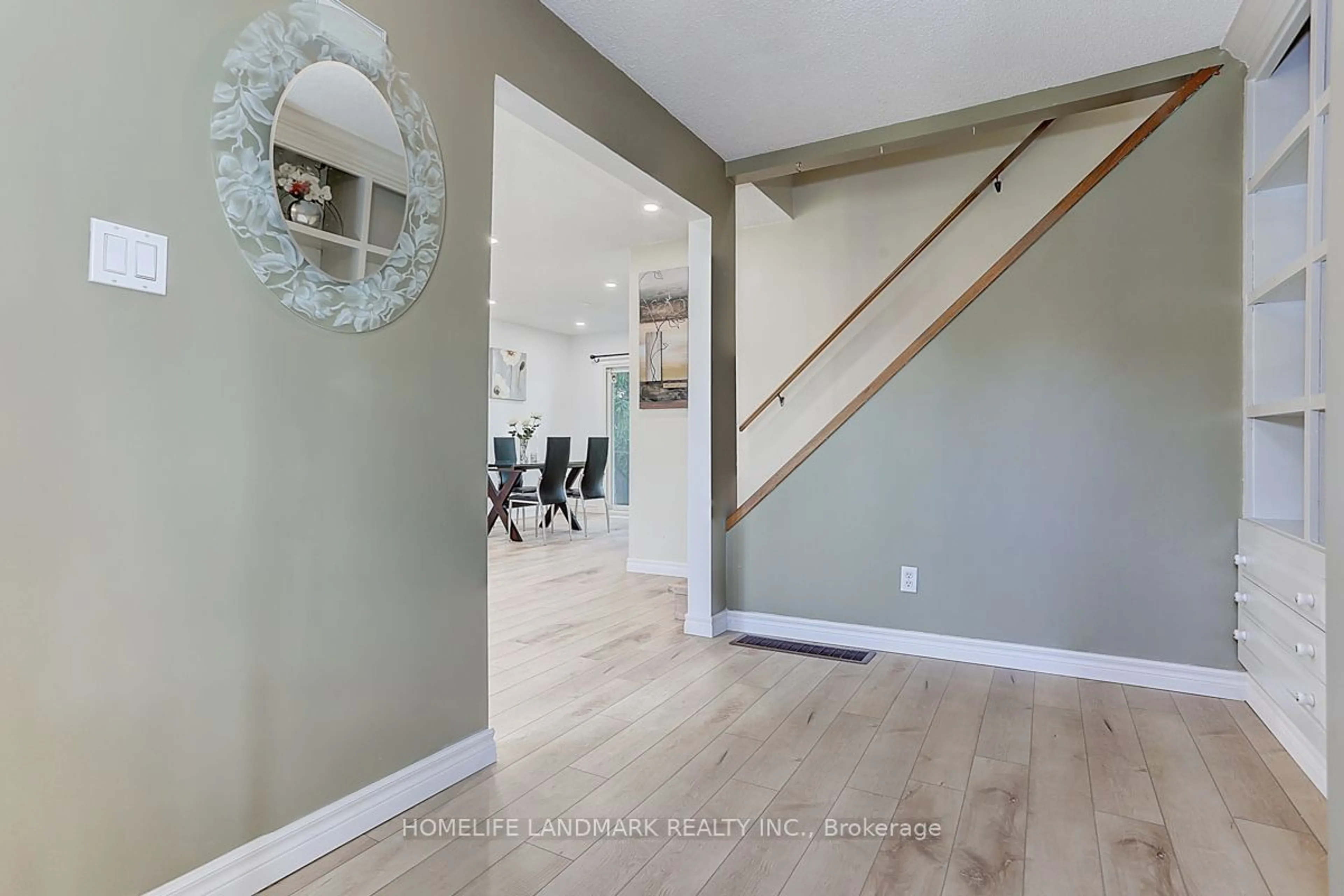 Indoor entryway, wood floors for 359 Adeline Dr, Georgina Ontario L4P 3C4