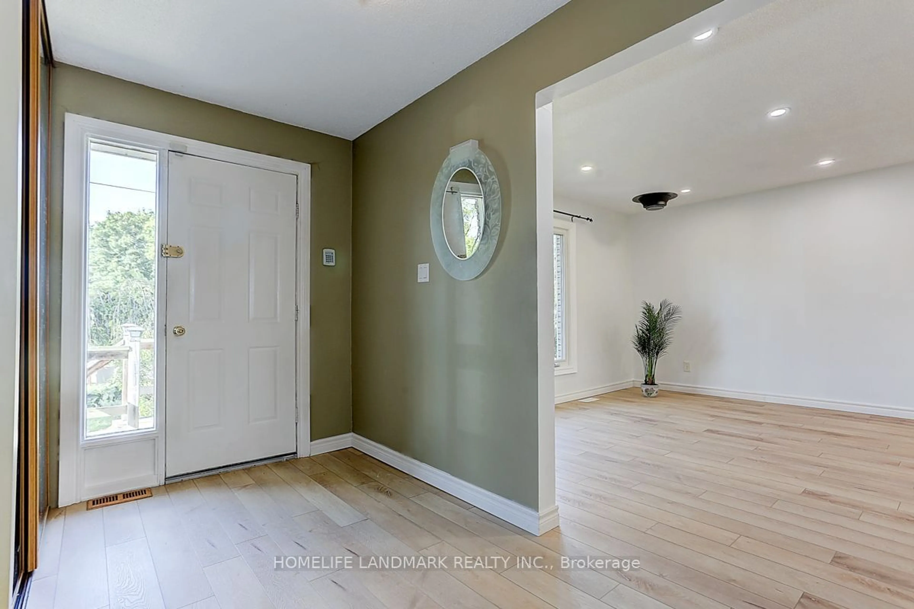 Indoor entryway, wood floors for 359 Adeline Dr, Georgina Ontario L4P 3C4