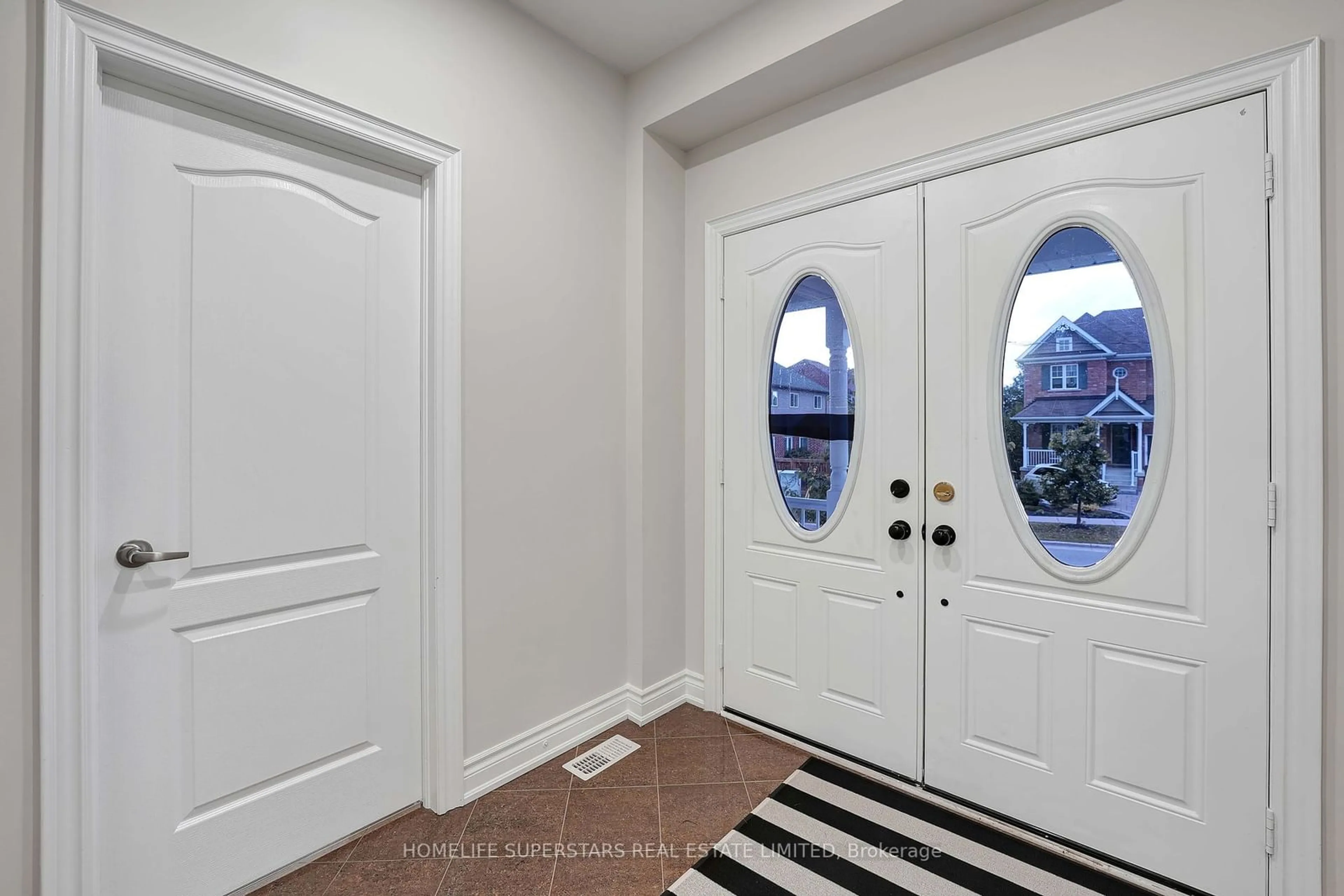 Indoor entryway, wood floors for 188 Church St, New Tecumseth Ontario L0M 1J0