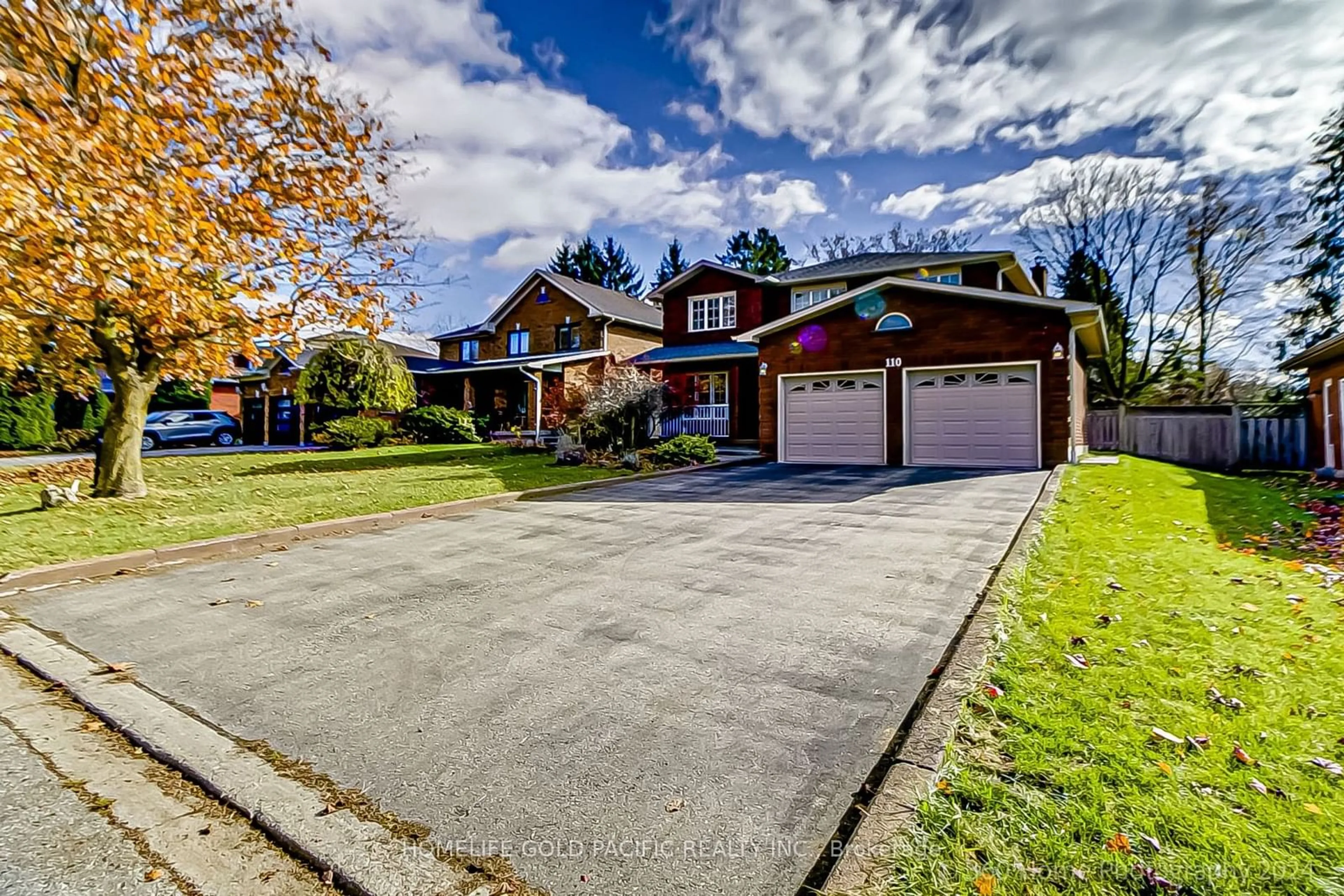 Frontside or backside of a home, the street view for 110 Ivy Cres, Whitchurch-Stouffville Ontario L4A 5A9