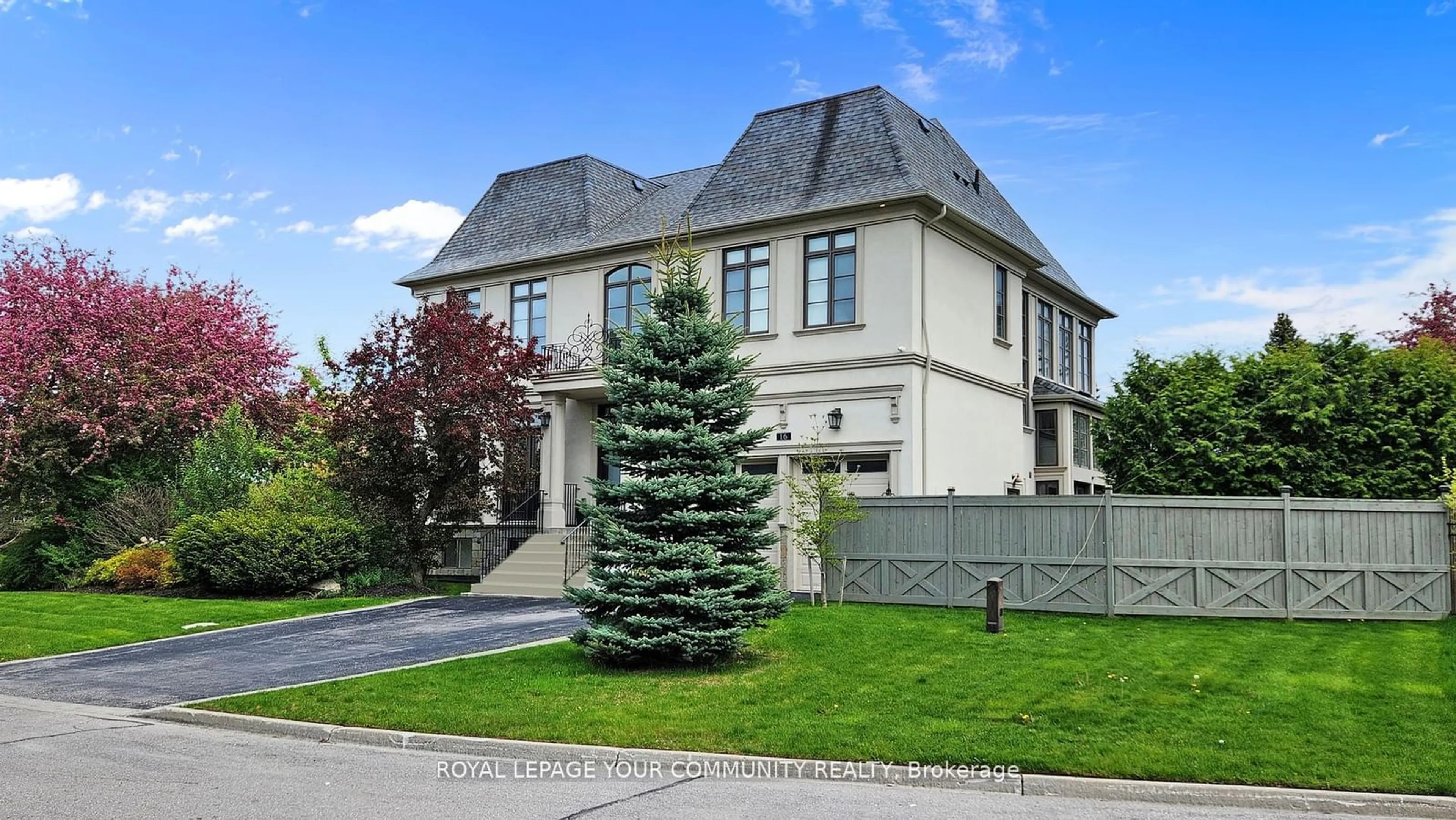 Frontside or backside of a home, the street view for 16 Claridge Dr, Richmond Hill Ontario L4C 6G9