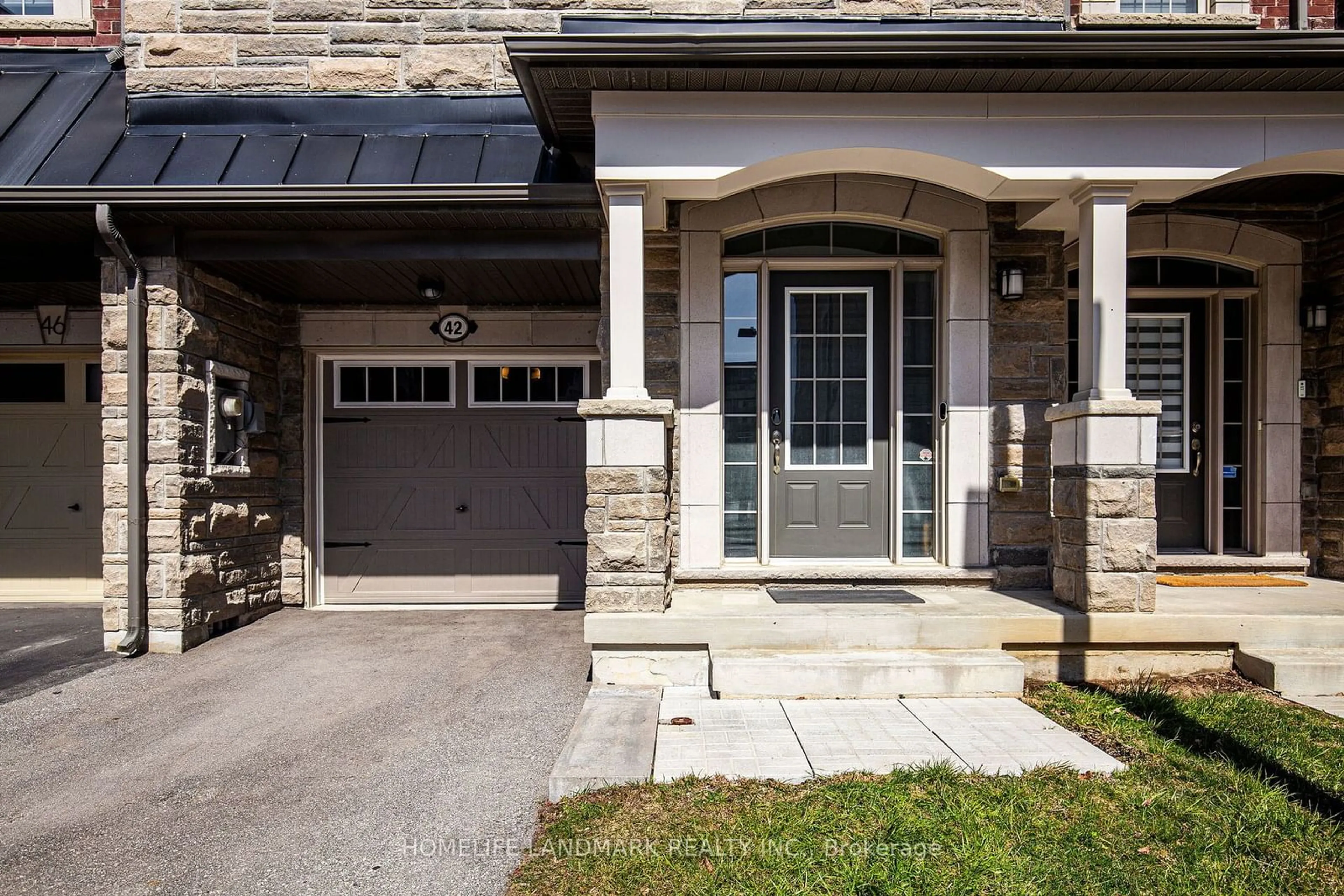 Indoor entryway, ceramic floors for 42 Ingleside St, Vaughan Ontario L4L 0H9