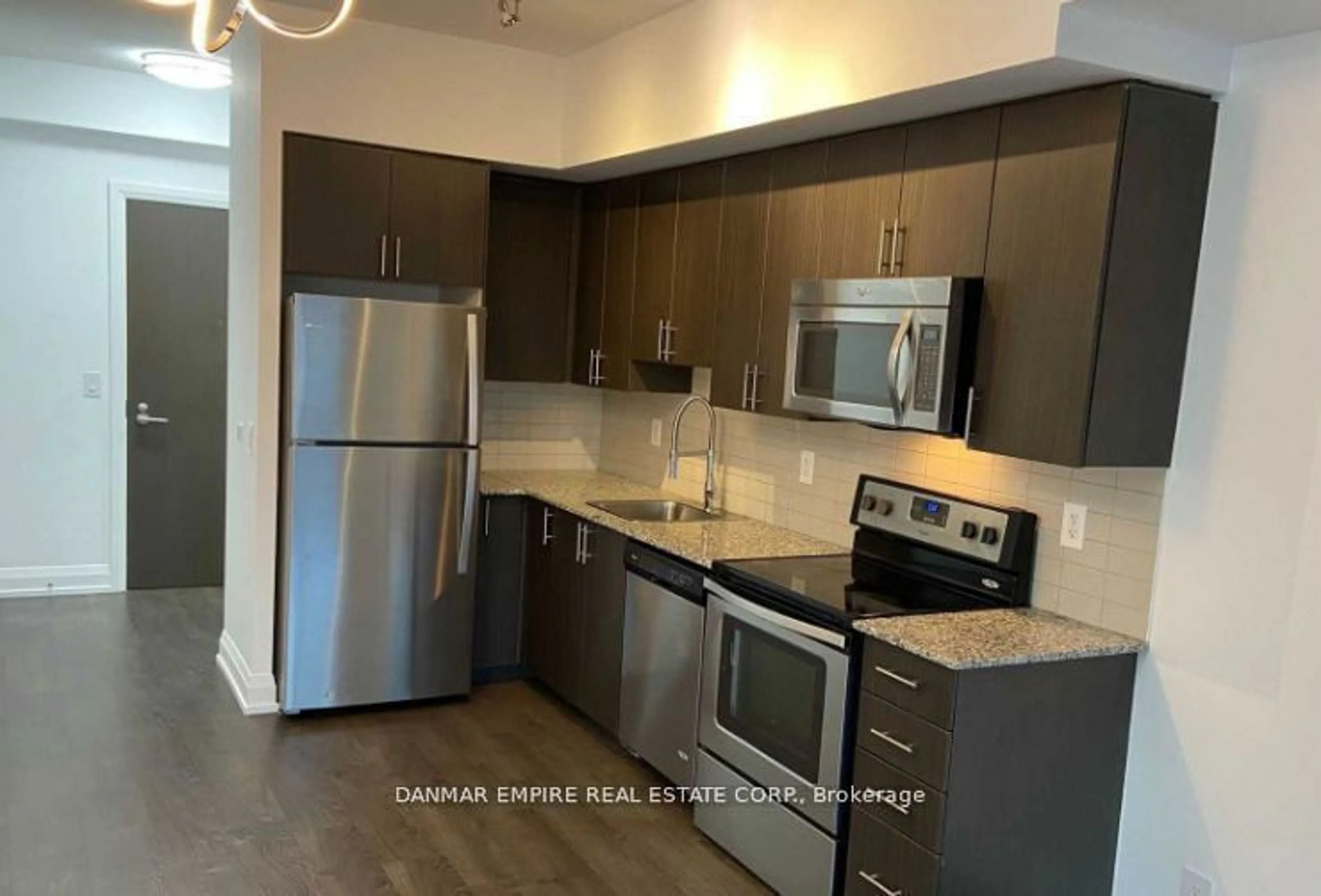 Open concept kitchen for 7900 Bathurst St #814, Vaughan Ontario L4J 0J9