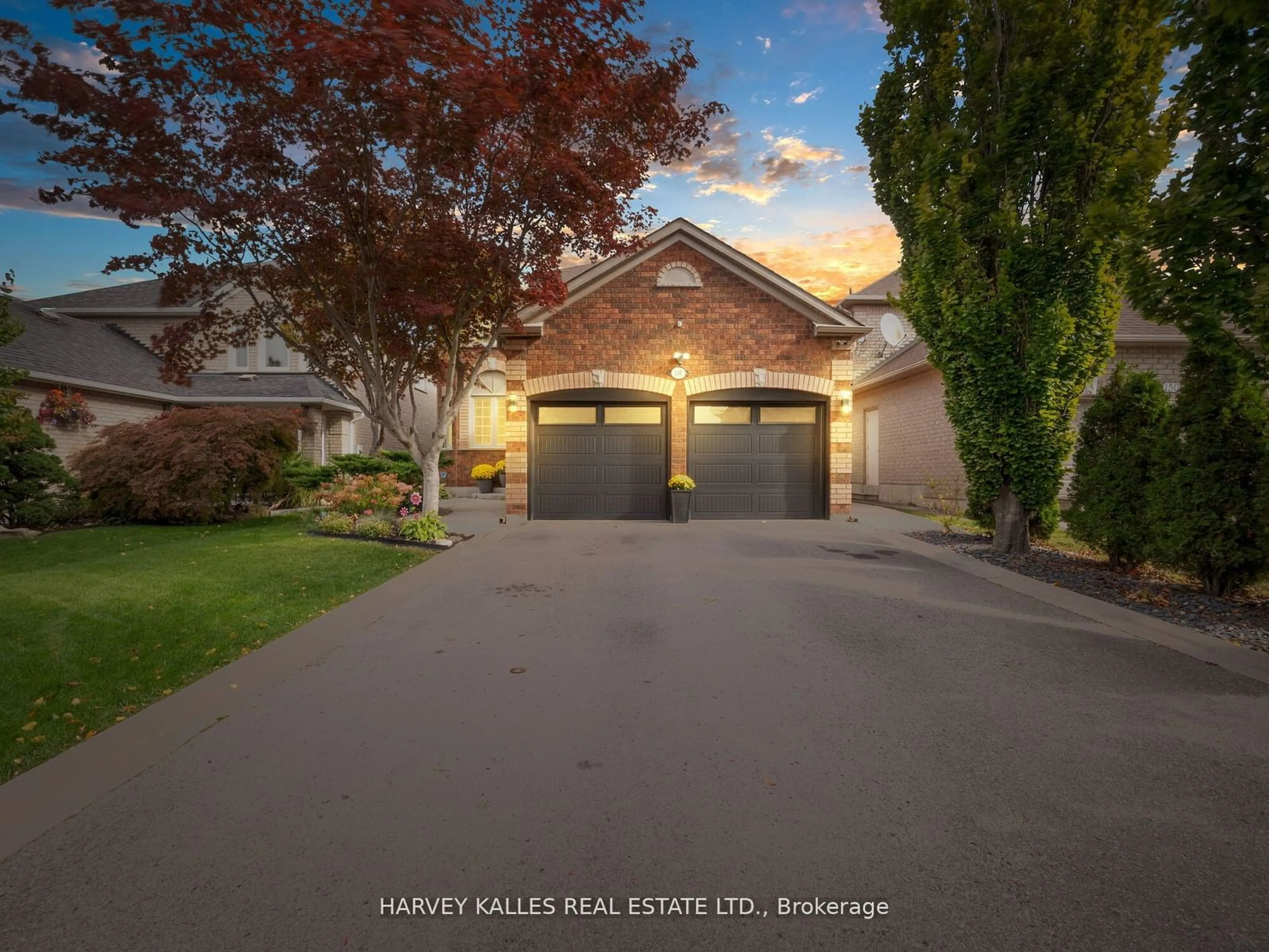 Frontside or backside of a home, the street view for 146 Veneto Dr, Vaughan Ontario L4L 8X6