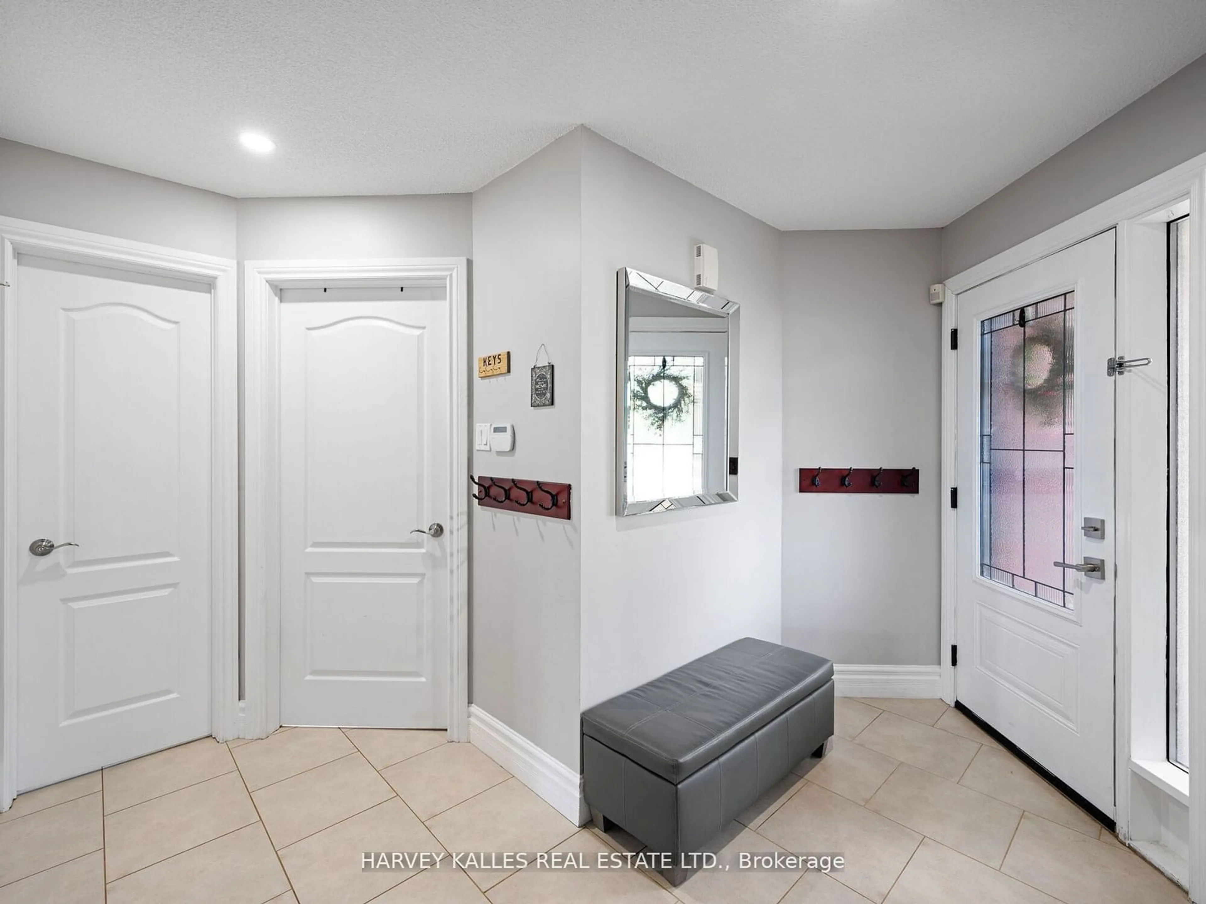 Indoor entryway, ceramic floors for 146 Veneto Dr, Vaughan Ontario L4L 8X6