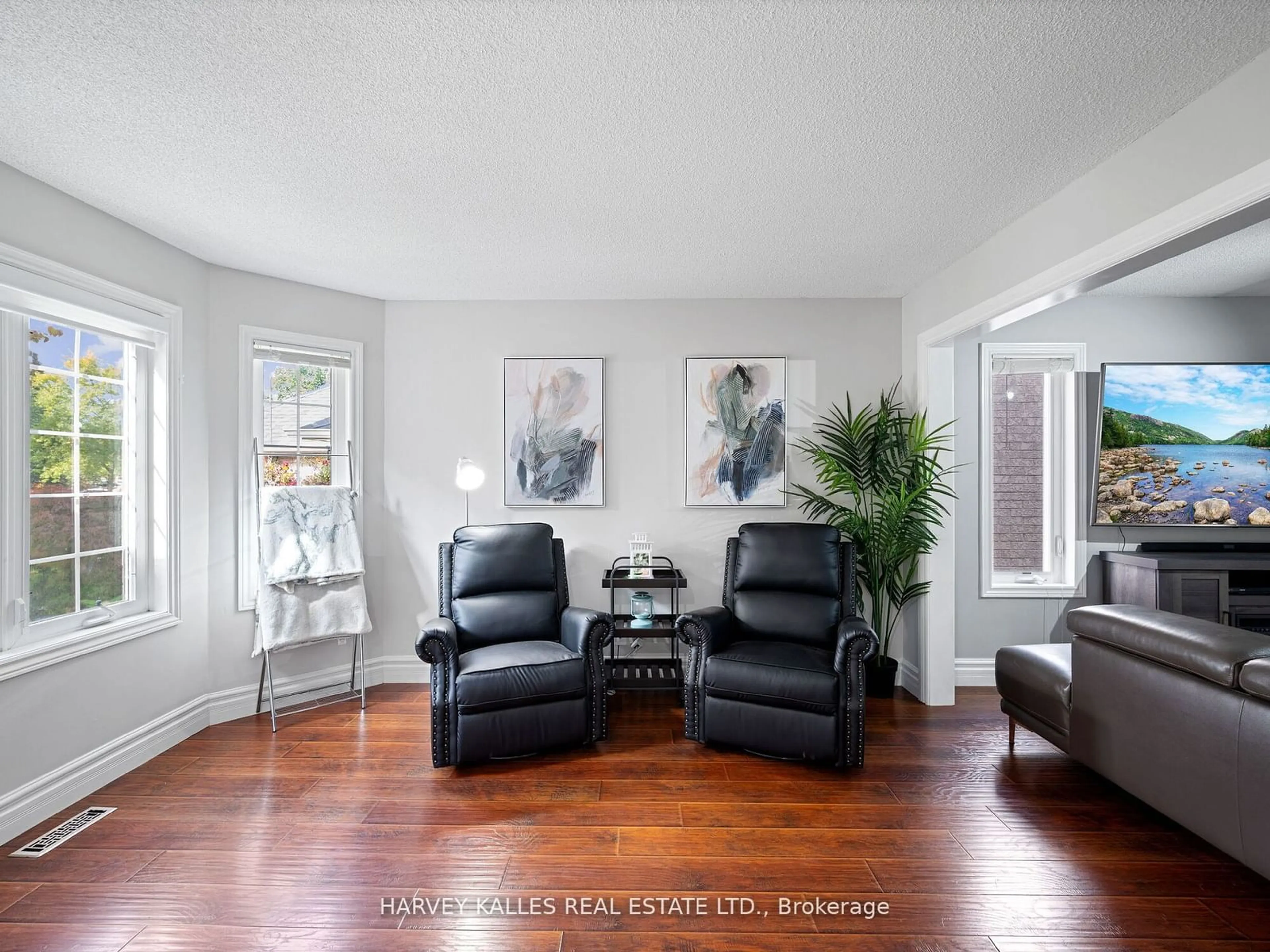 Living room, wood floors for 146 Veneto Dr, Vaughan Ontario L4L 8X6