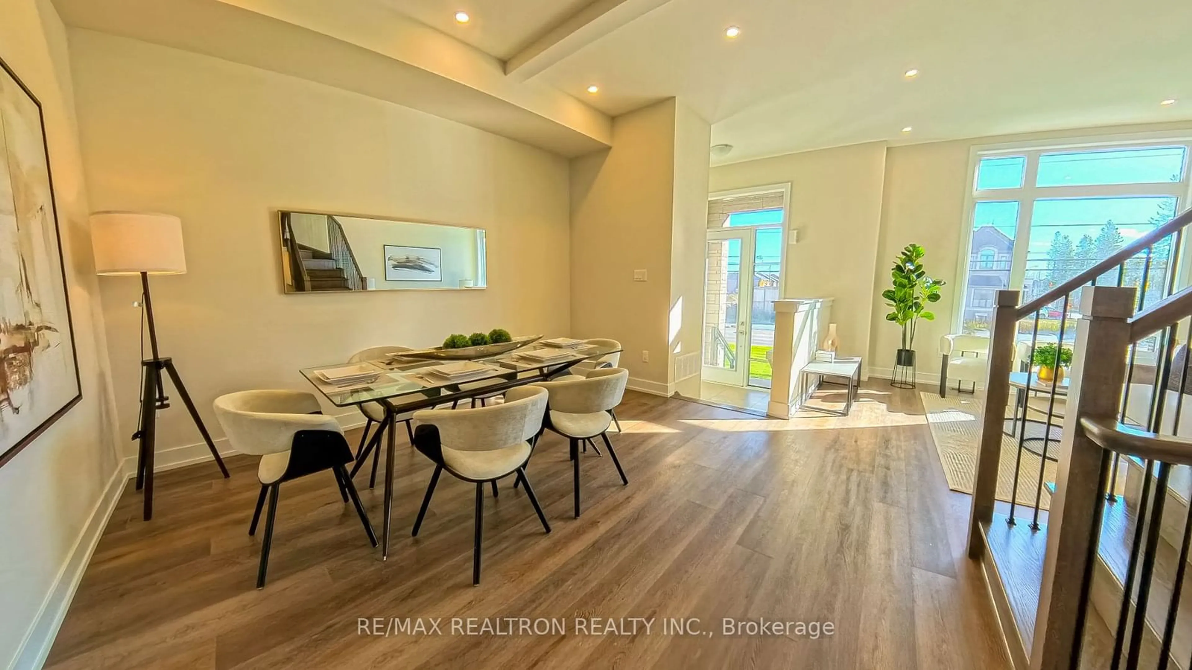 Dining room, wood floors for 342 King Rd, Richmond Hill Ontario L4E 2X5