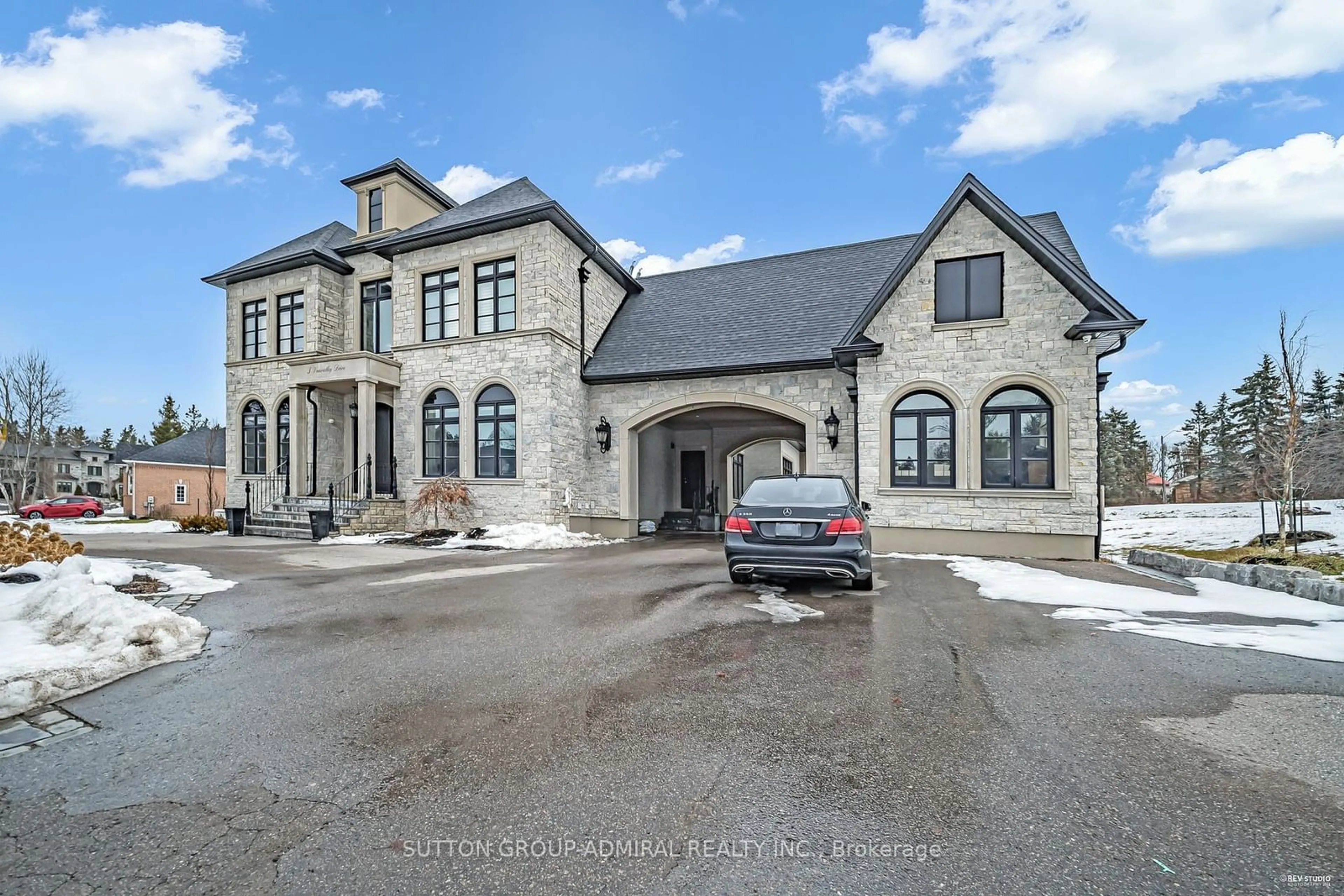 A pic from exterior of the house or condo, the street view for 3 Vanvalley Dr, Whitchurch-Stouffville Ontario L4A 2E1