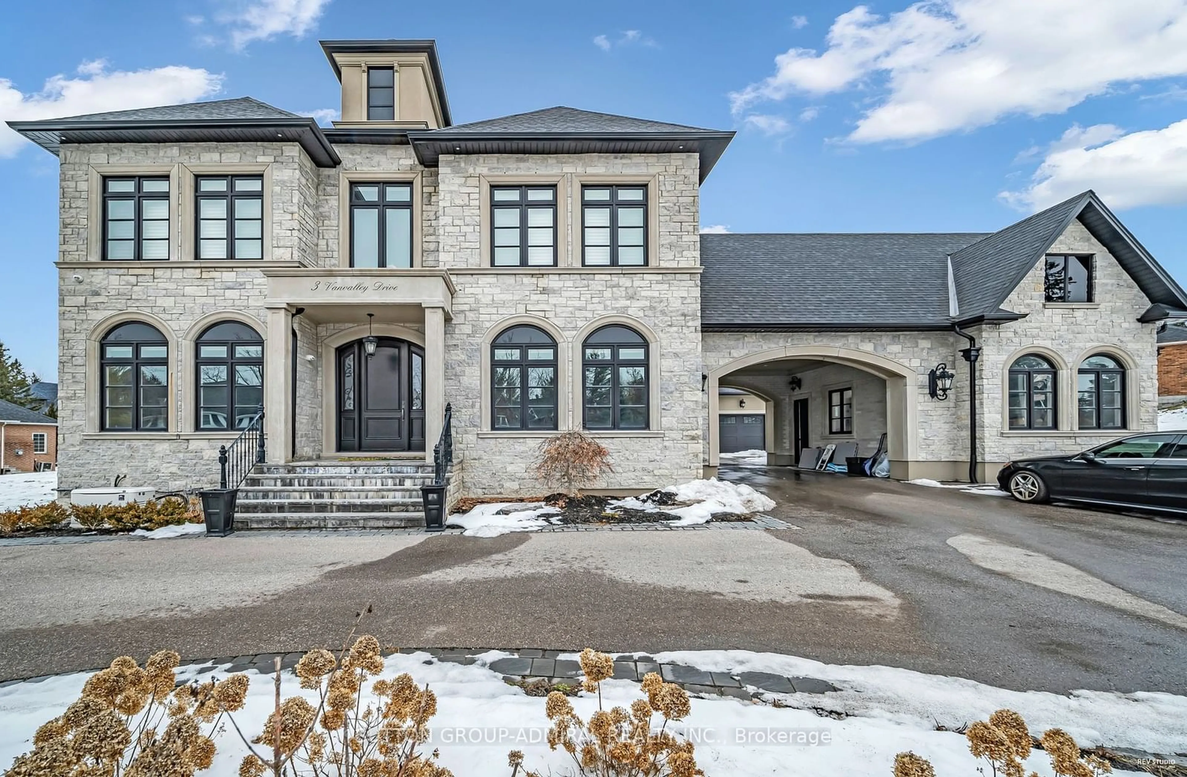 Home with brick exterior material for 3 Vanvalley Dr, Whitchurch-Stouffville Ontario L4A 2E1