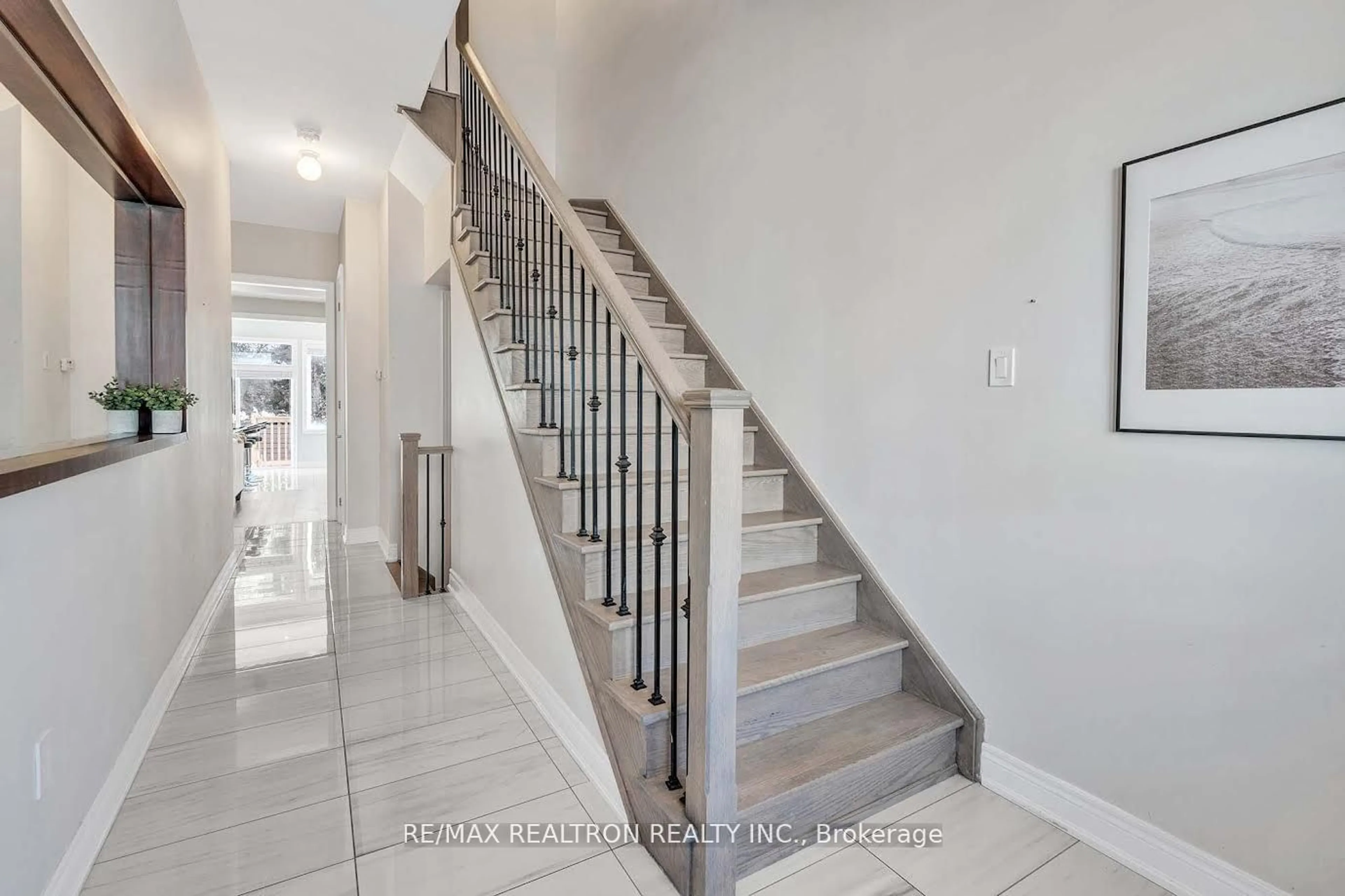 Stairs for 17 Kingsville Lane, Richmond Hill Ontario L4C 7V6