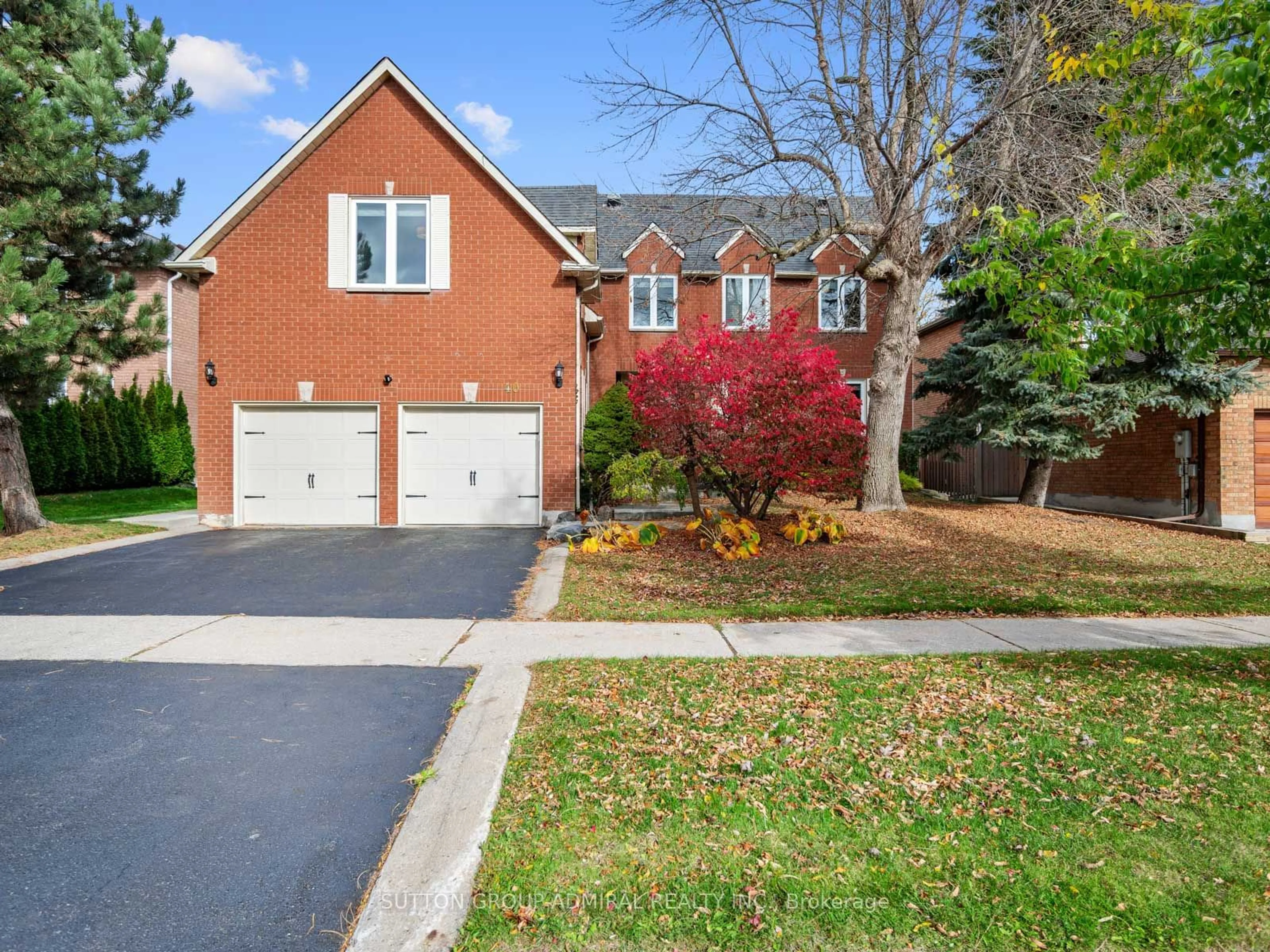 Frontside or backside of a home, the street view for 40 Harmony Hill Cres, Richmond Hill Ontario L4C 8Y9