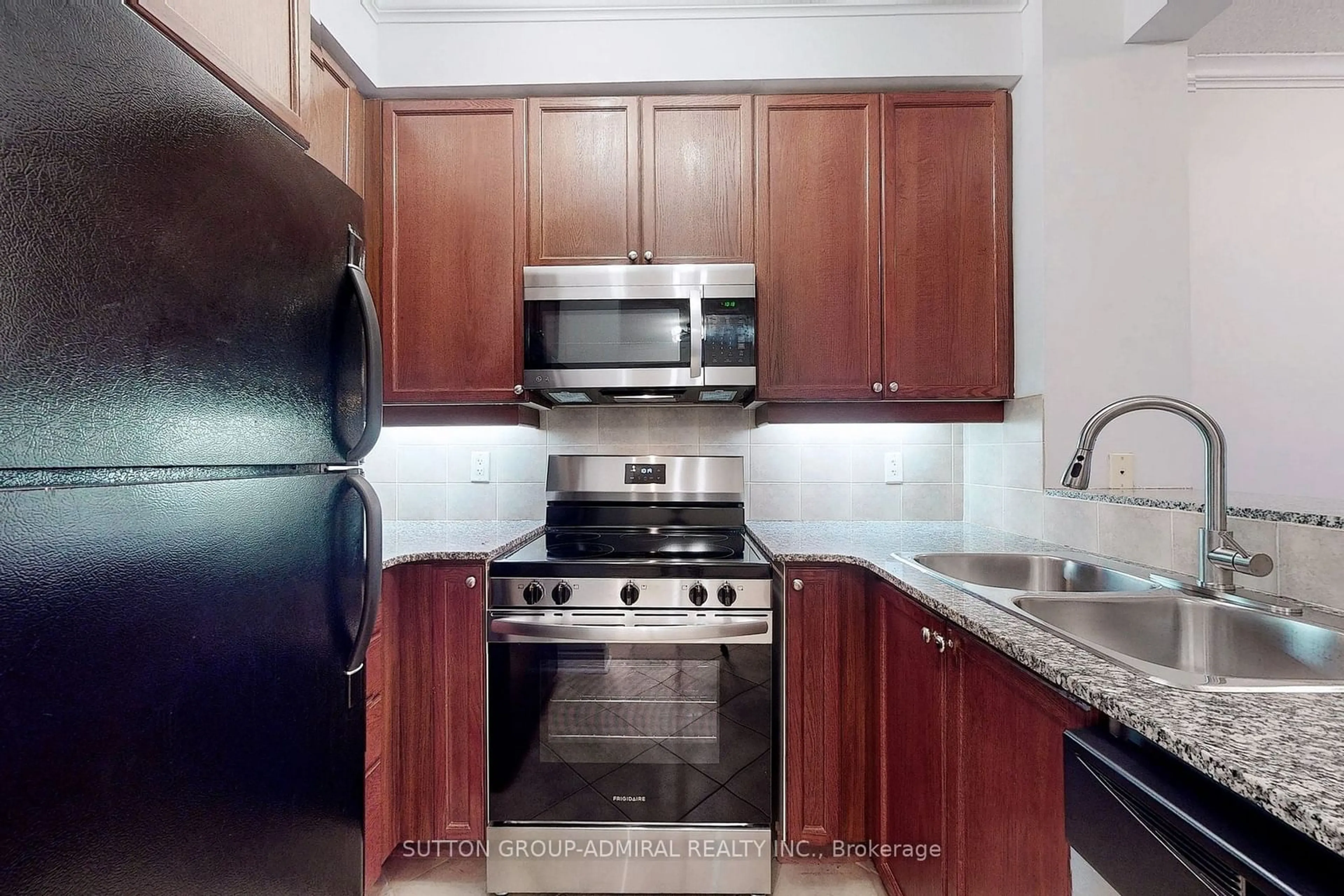 Standard kitchen for 8201 Islington Ave #432, Vaughan Ontario L4L 9S6