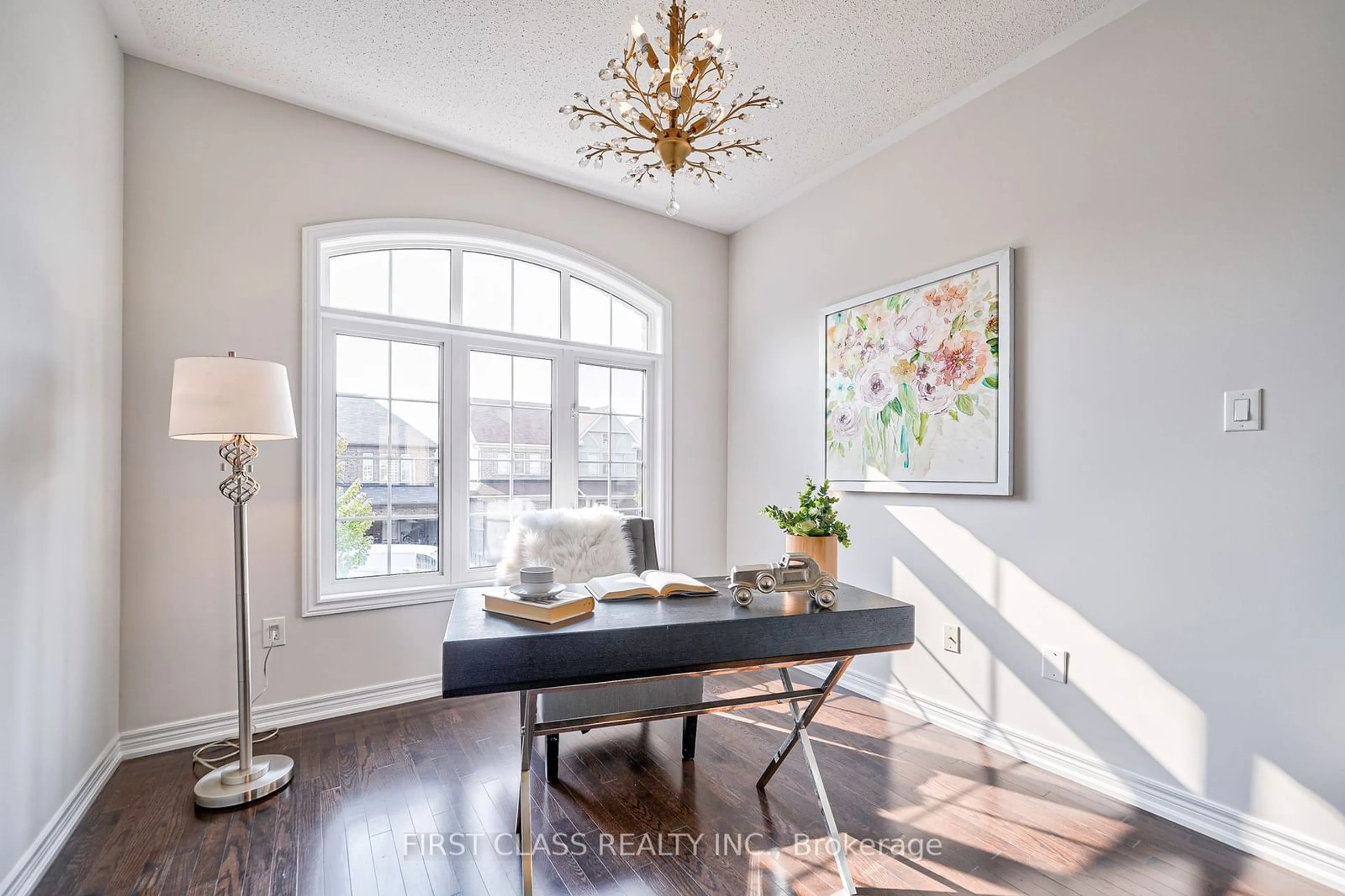 Indoor entryway, wood floors for 31 HYACINTH St, Markham Ontario L6E 0E1