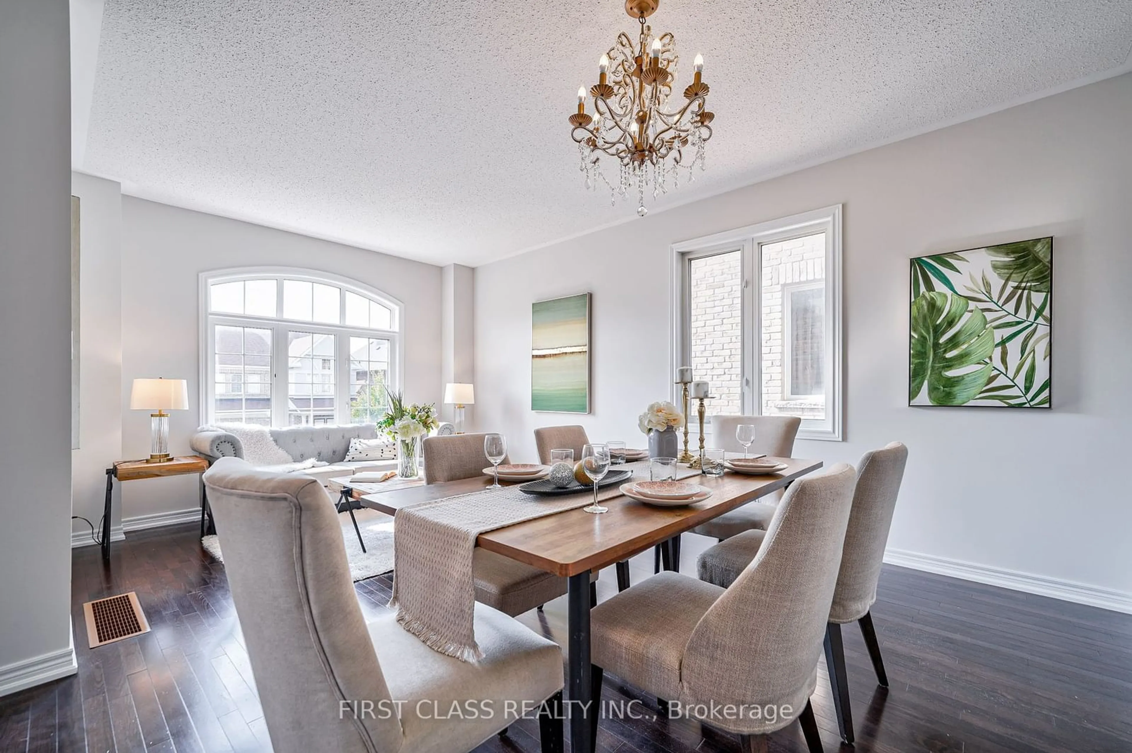 Dining room, wood floors for 31 HYACINTH St, Markham Ontario L6E 0E1