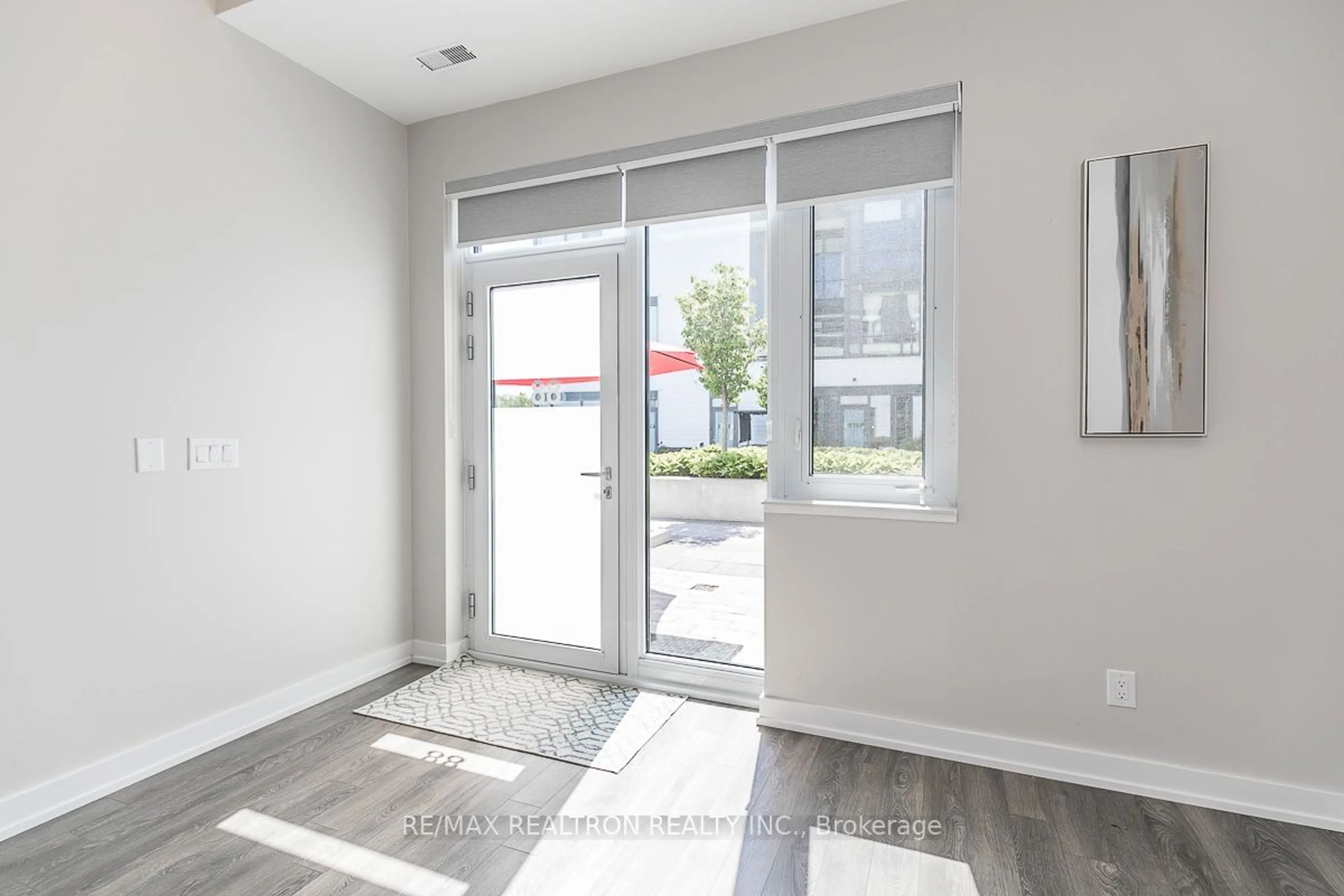 Indoor entryway, wood floors for 289 Broward Way #88, Innisfil Ontario L9S 0M4