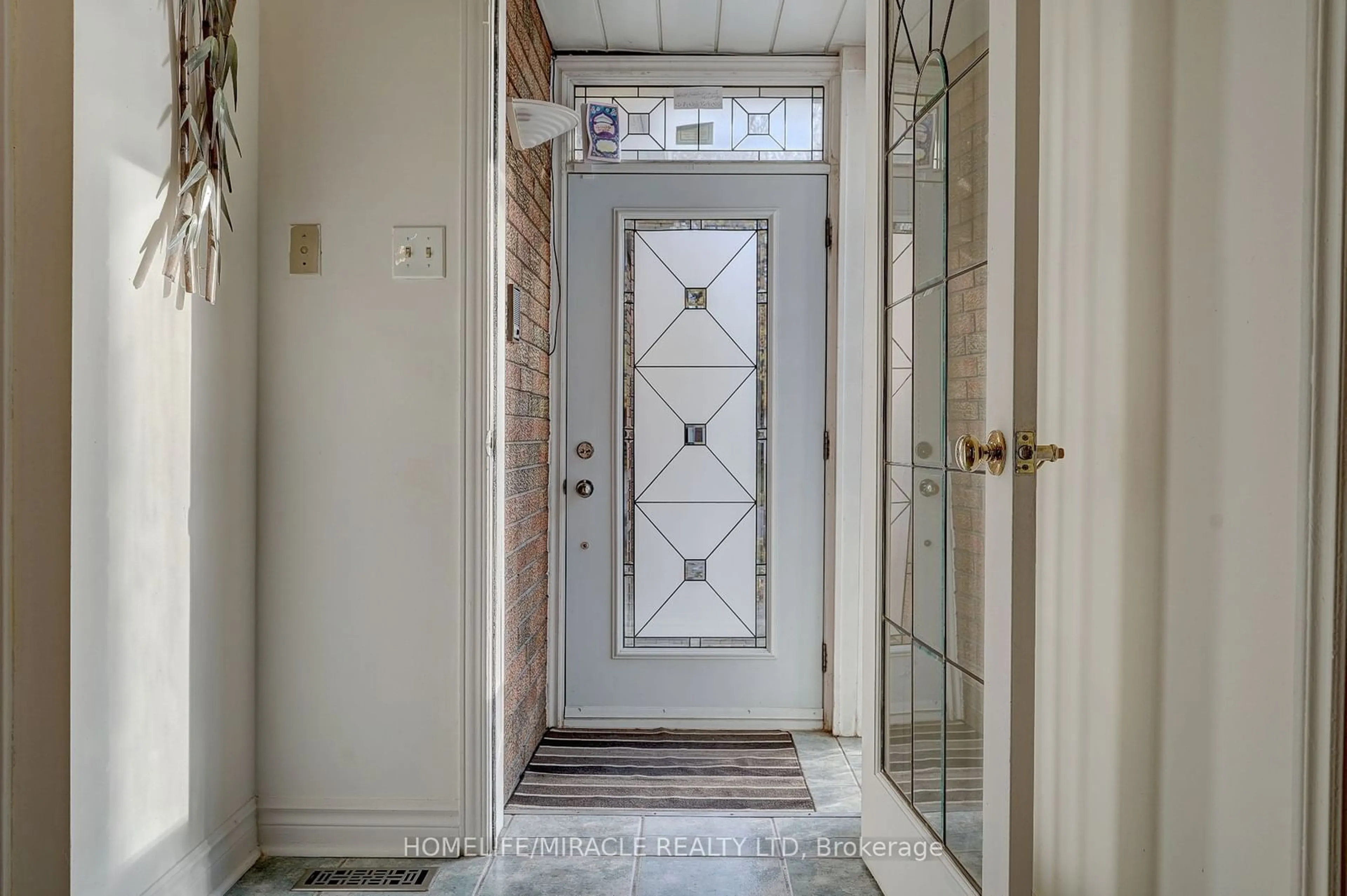 Indoor entryway, ceramic floors for 109 Valleymede Dr, Richmond Hill Ontario L4B 1T6