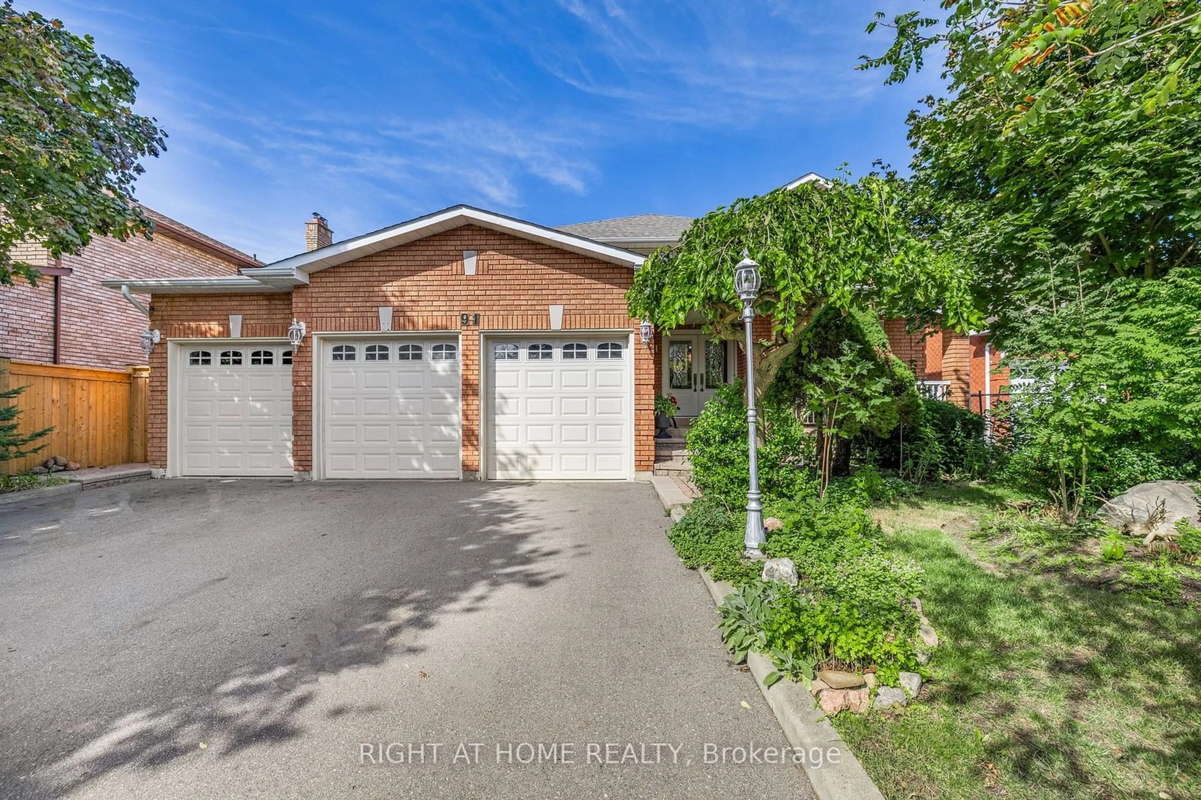 Unknown for 91 Calgary Gdns, Vaughan Ontario L4L 8B3