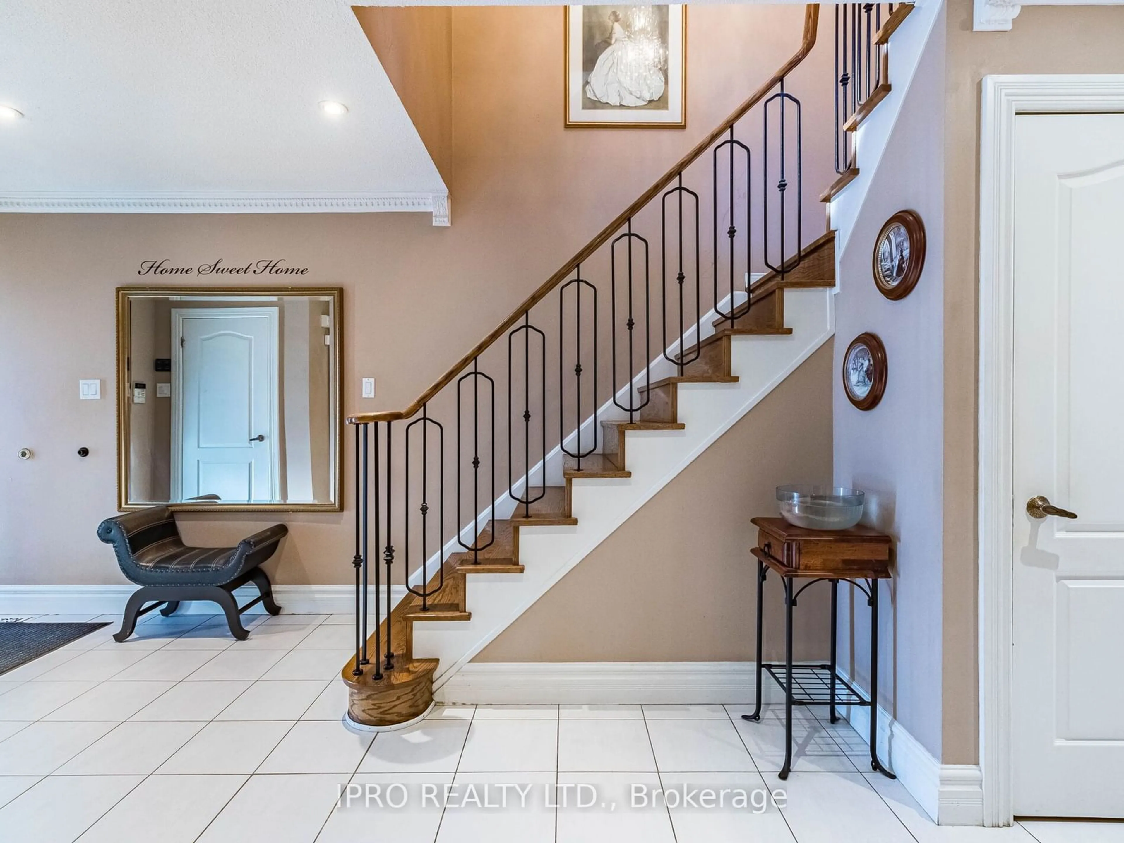 Indoor entryway, wood floors for 54 Embassy Dr, Vaughan Ontario L4L 5B1