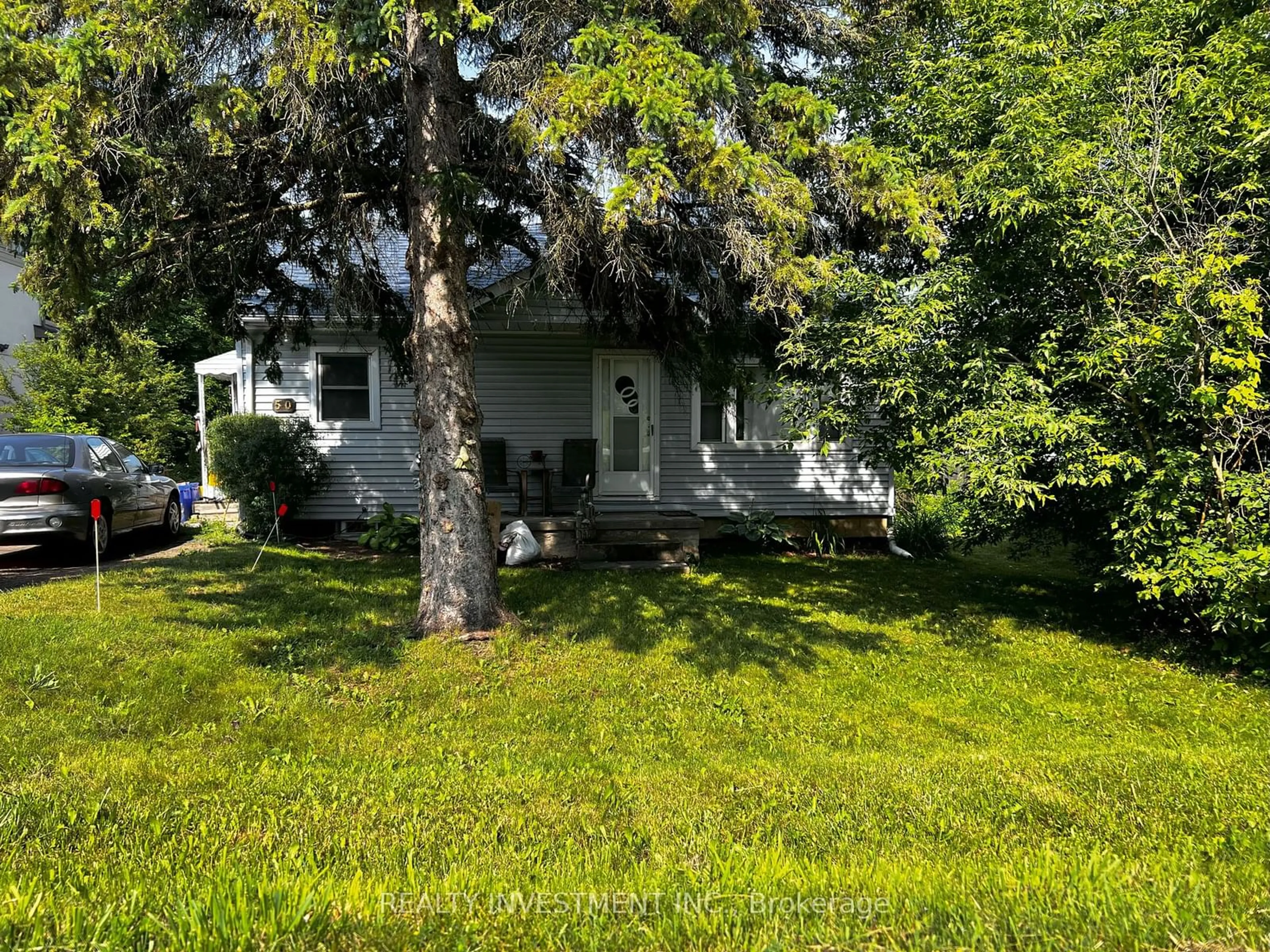 Frontside or backside of a home, cottage for 50 Olive St, East Gwillimbury Ontario L9N 1L5