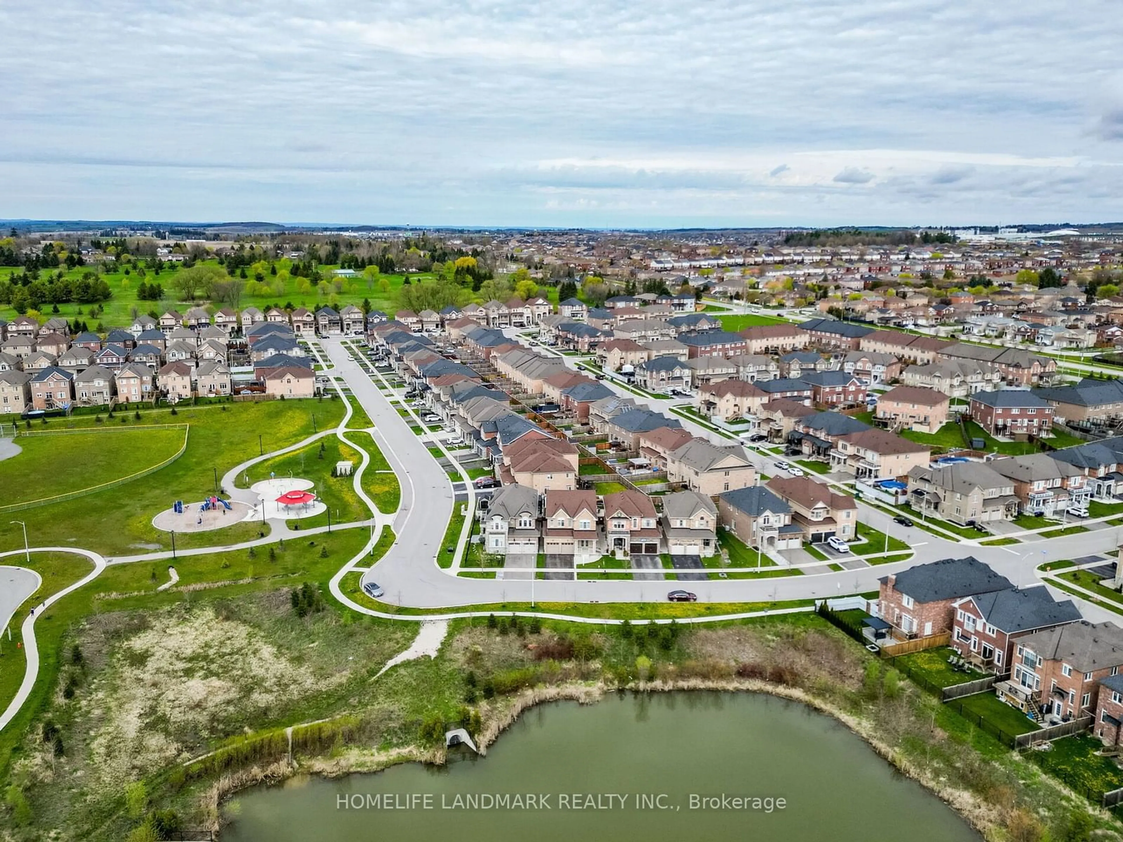 A pic from exterior of the house or condo, the street view for 94 Barrow Ave, Bradford West Gwillimbury Ontario L3Z 2A6