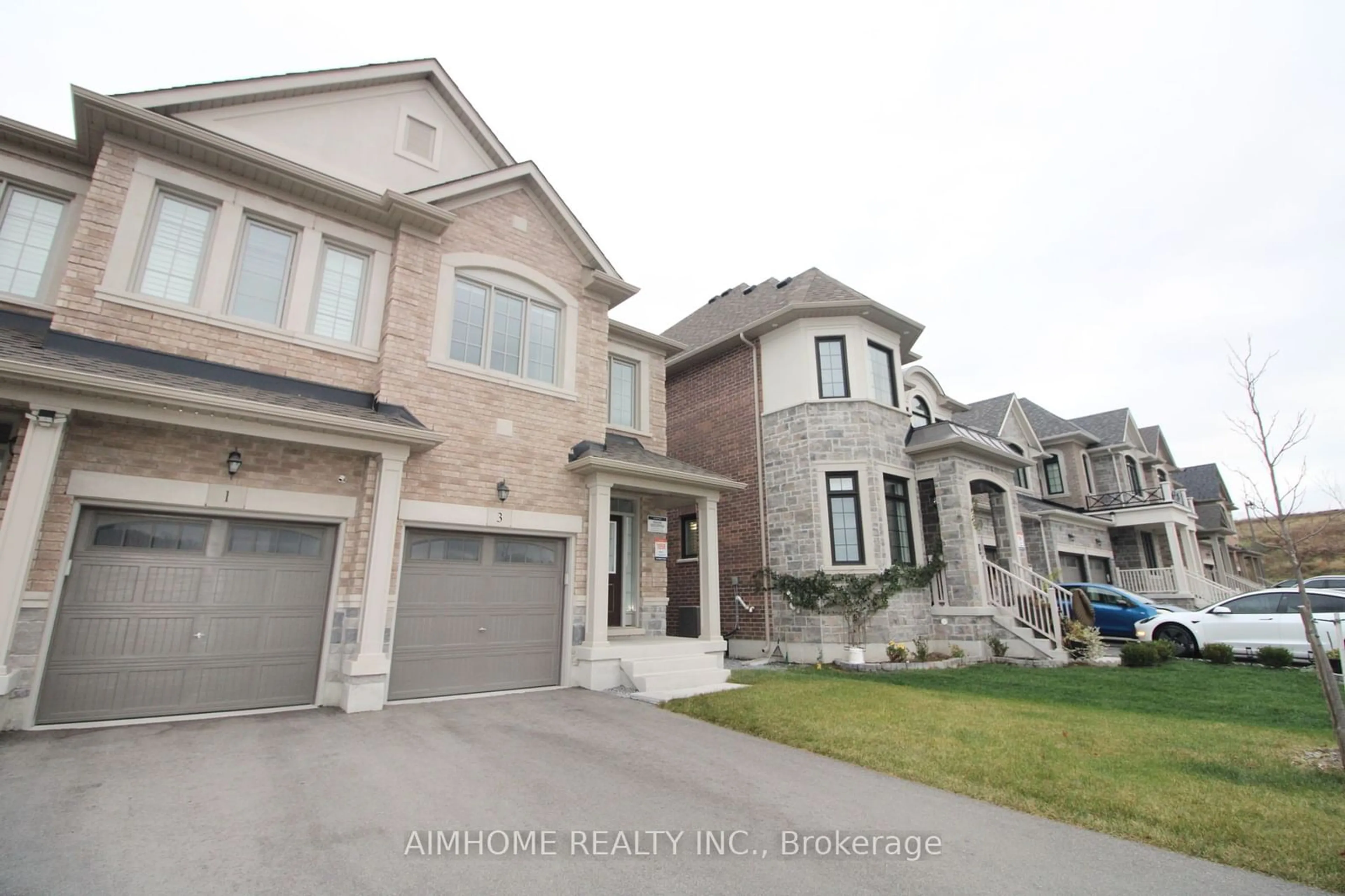 Frontside or backside of a home, the street view for 3 Terrain Crt, East Gwillimbury Ontario L9N 0T2