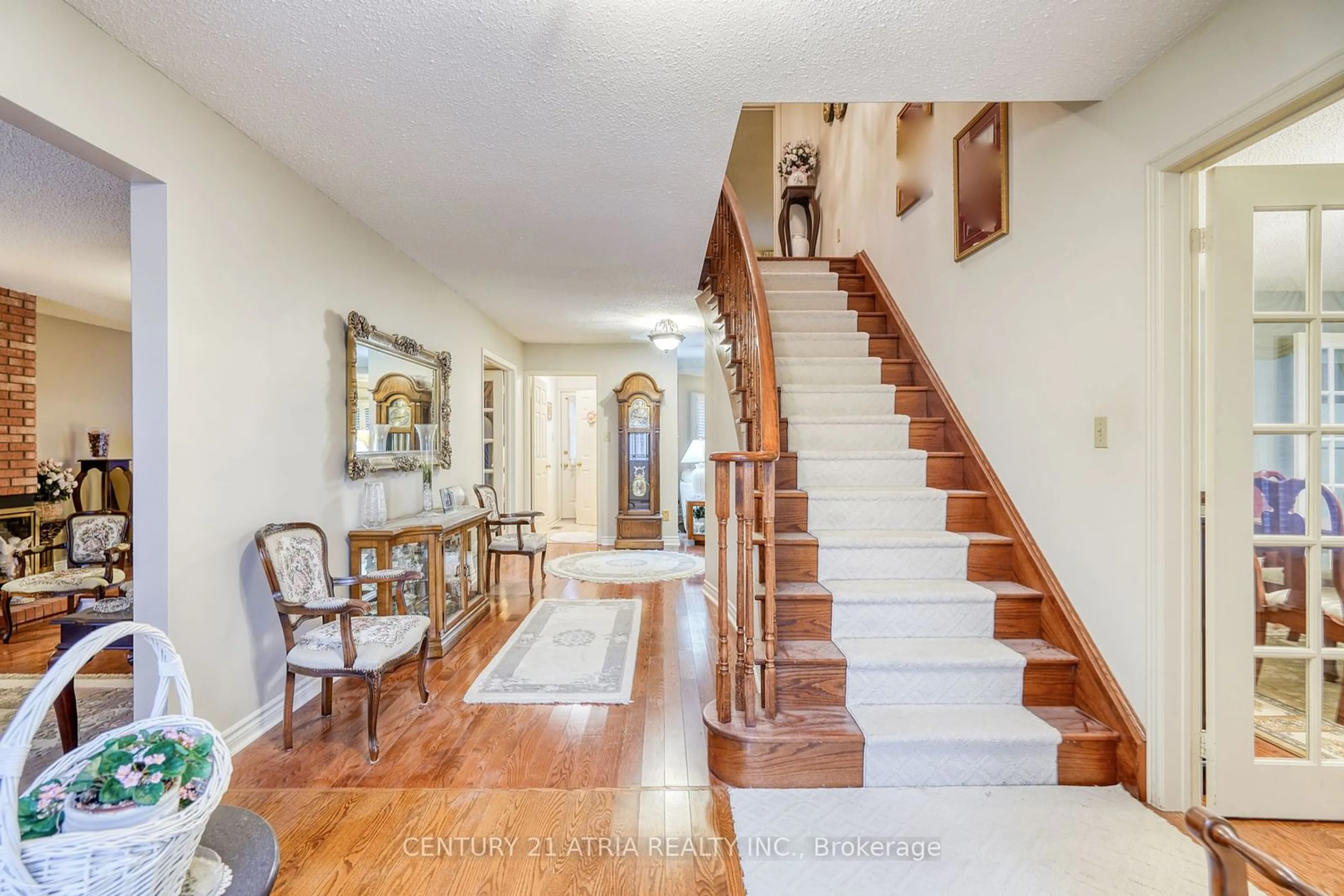 Indoor foyer, wood floors for 49 Kerrigan Cres, Markham Ontario L3R 7T6