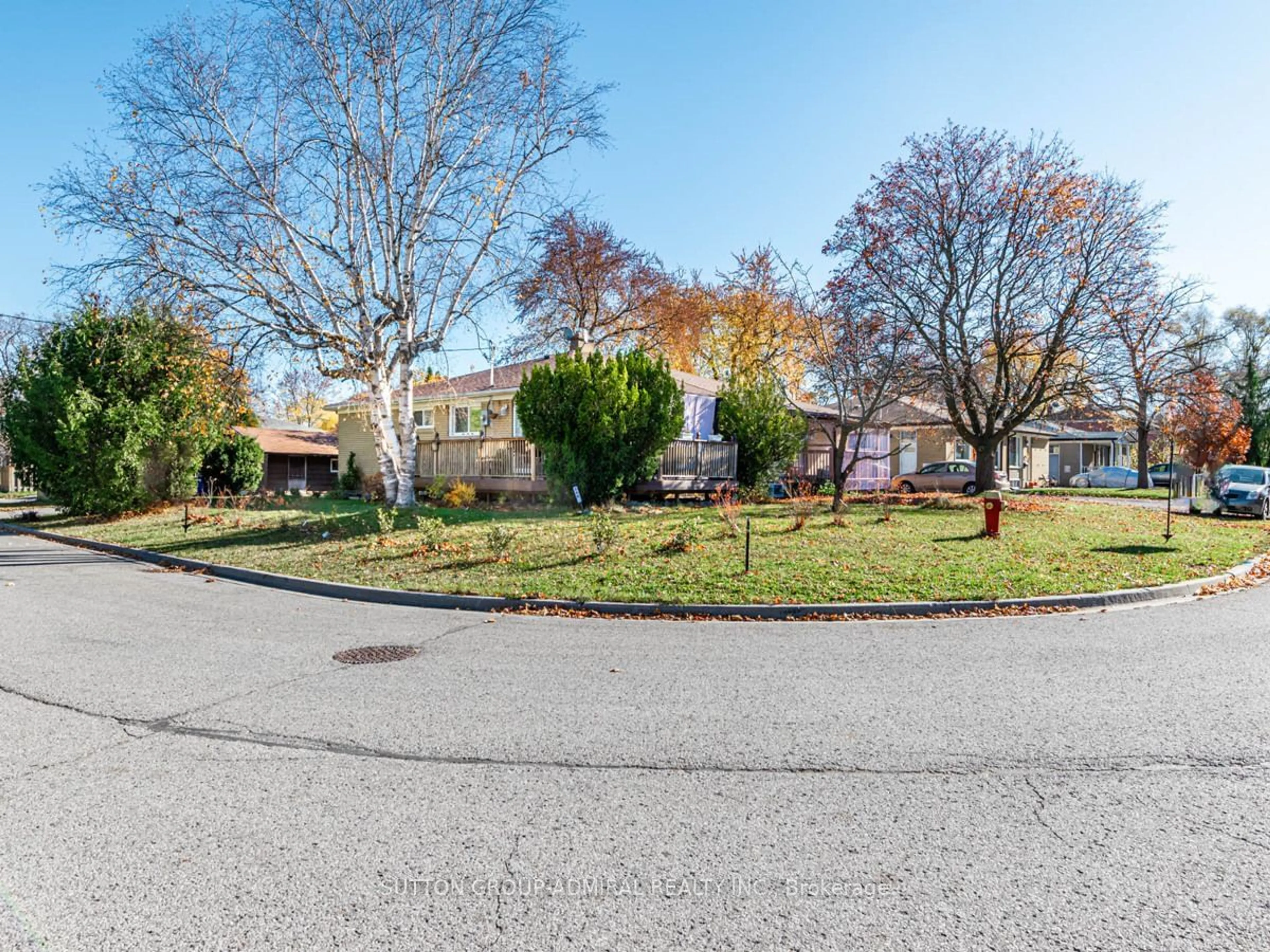 Frontside or backside of a home, the street view for 259 Axminster Dr, Richmond Hill Ontario L4C 2W2