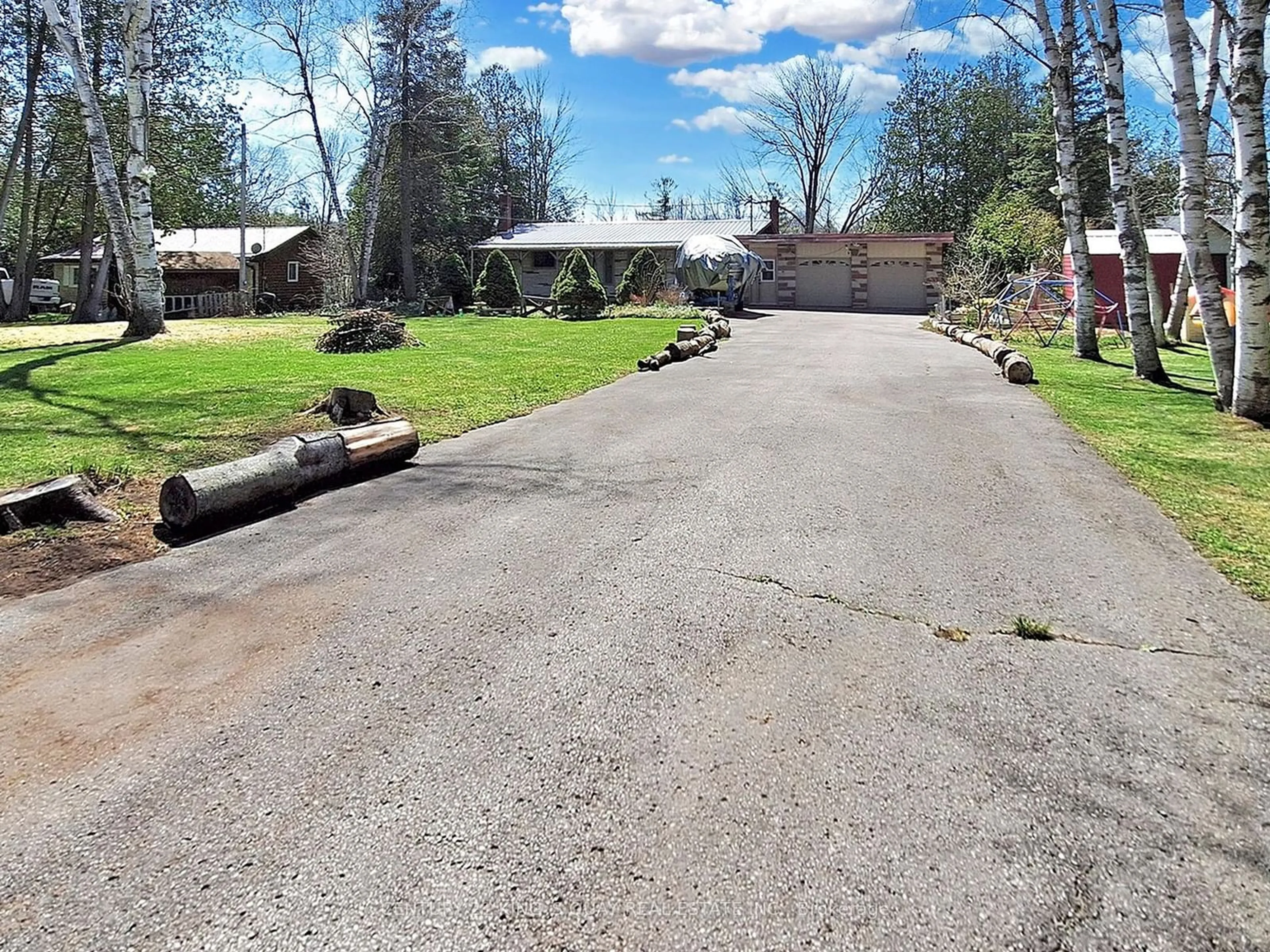 Frontside or backside of a home, the street view for 108 Riverbank Dr, Georgina Ontario L0E 1N0