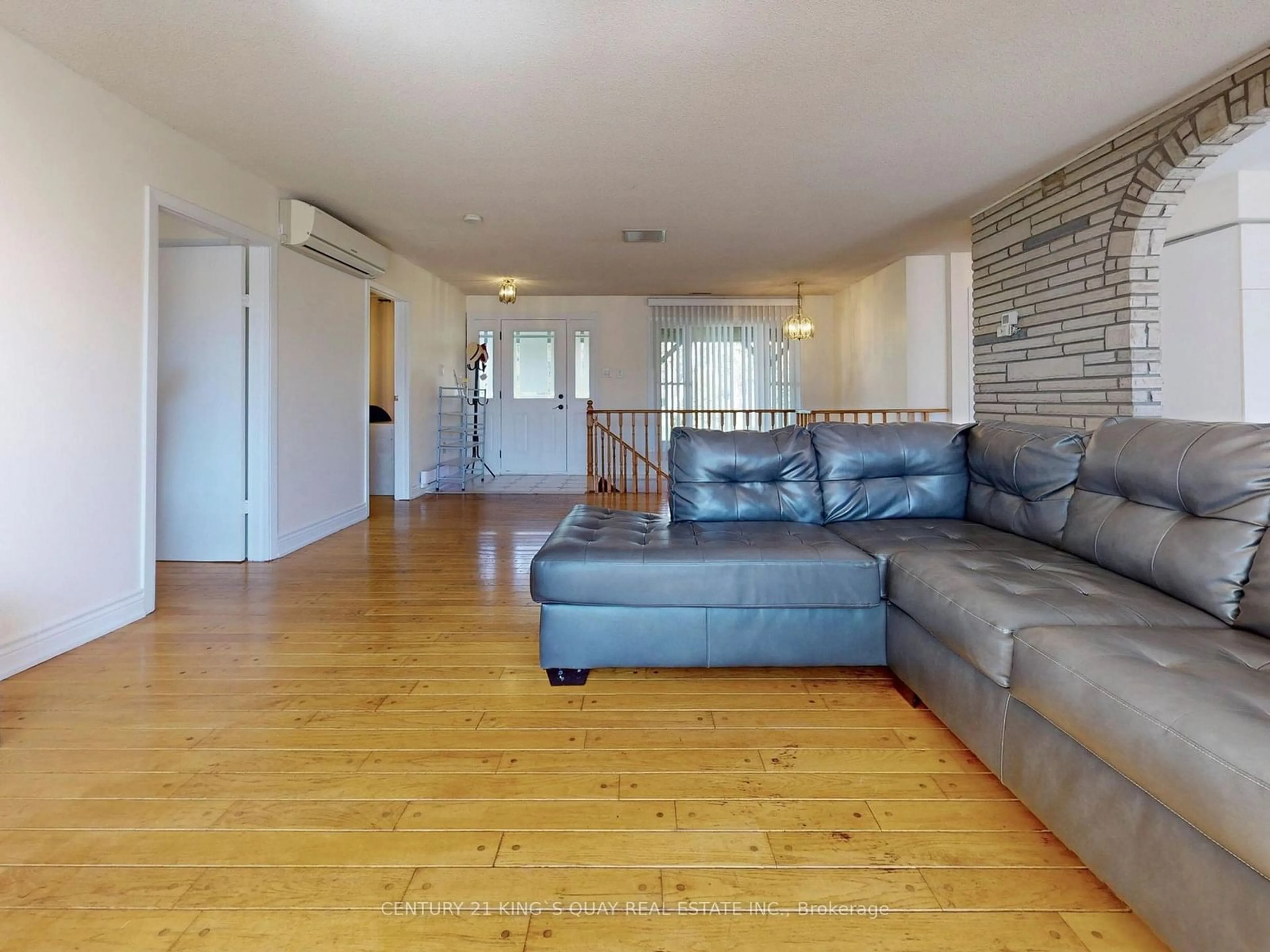 Living room, wood floors for 108 Riverbank Dr, Georgina Ontario L0E 1N0