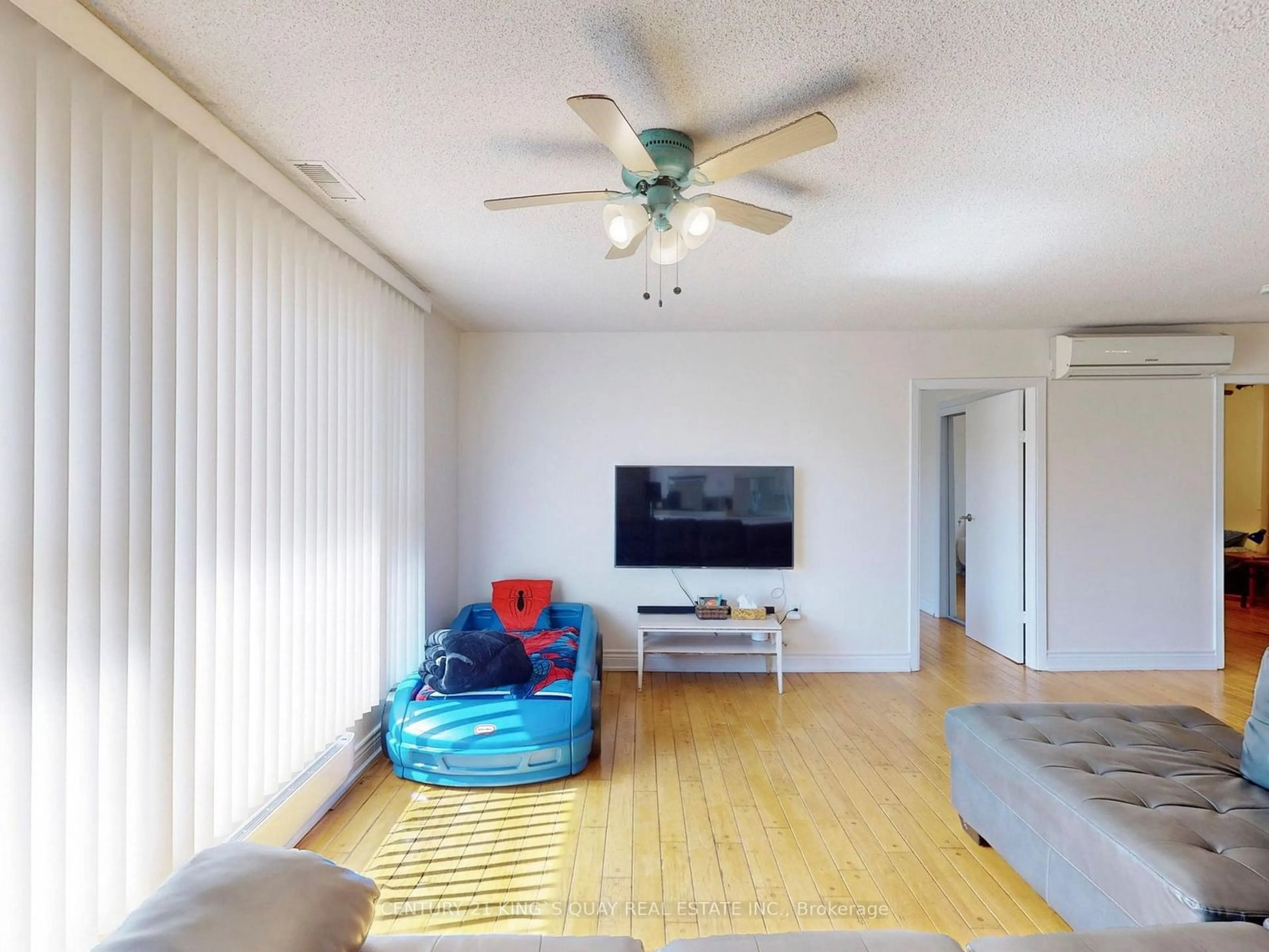 A pic of a room, wood floors for 108 Riverbank Dr, Georgina Ontario L0E 1N0