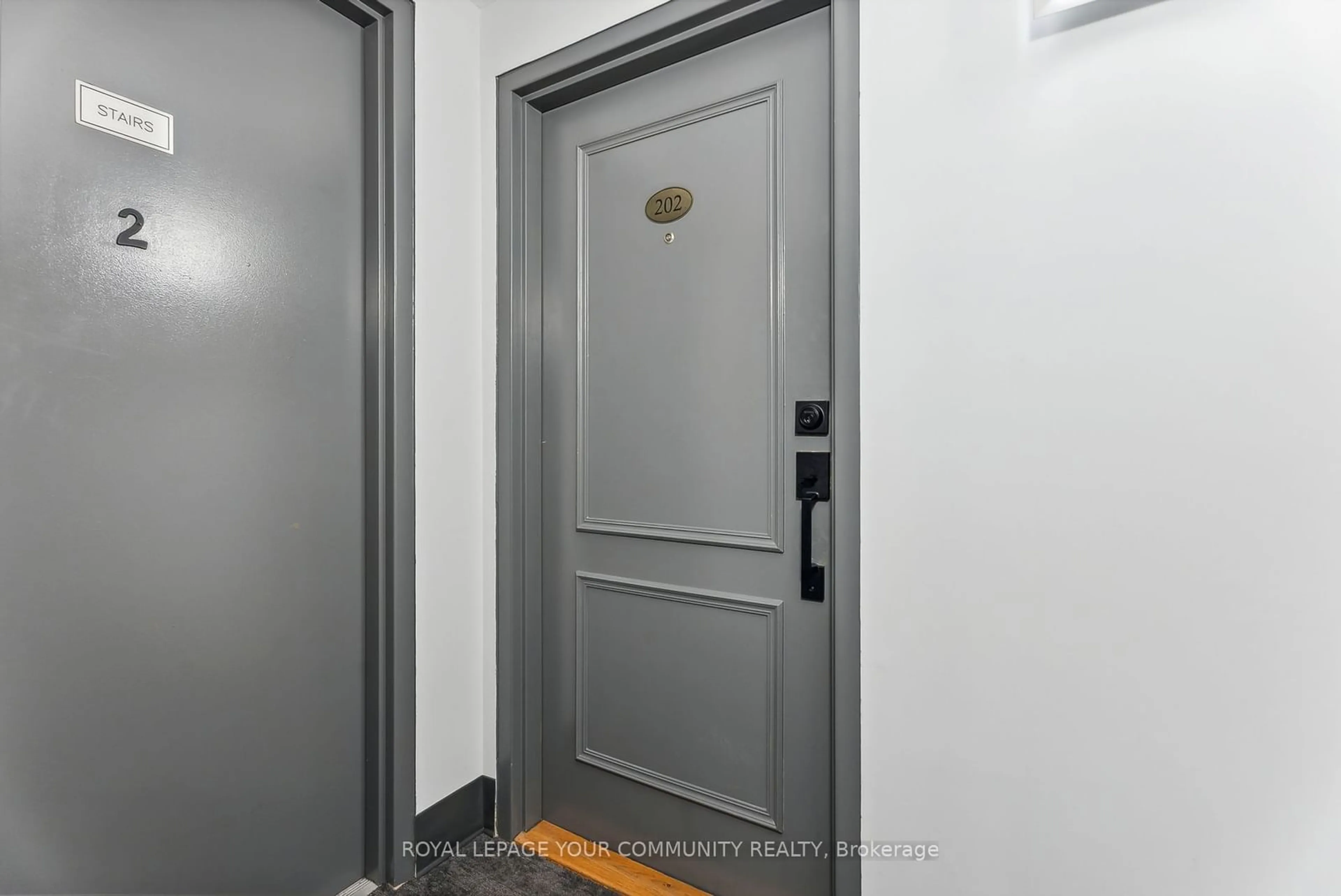 Indoor entryway, unknown floor for 160 Wellington St #202, Aurora Ontario L4G 1J3